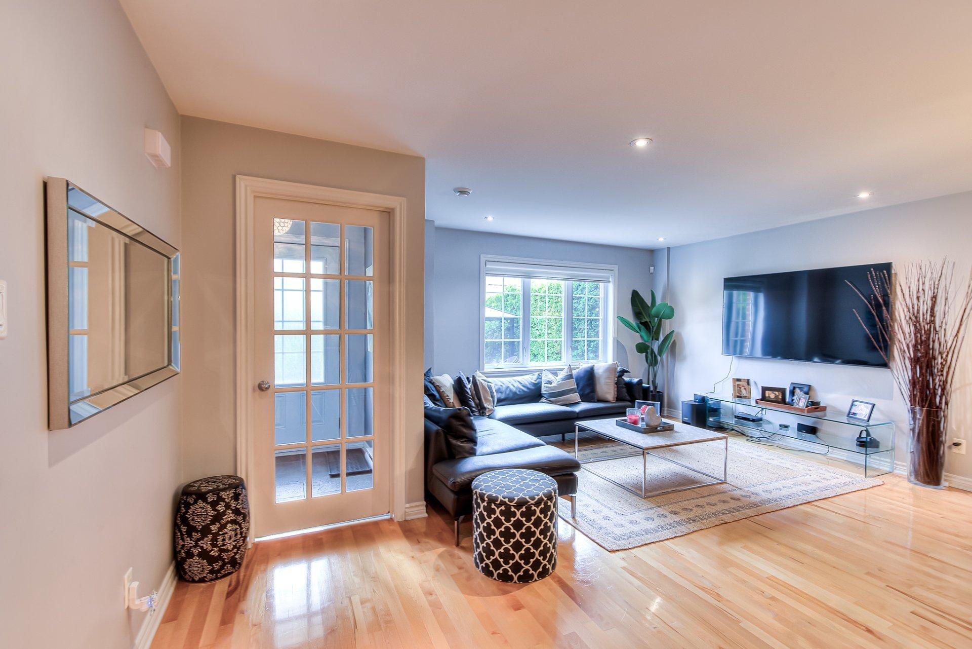 









3895


Rue Céline-Marier

,
Montréal (Saint-Laurent),




QC
H4R3N3

