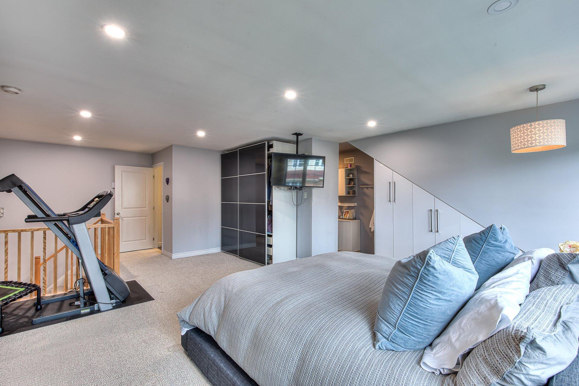 









3895


Rue Céline-Marier

,
Montréal (Saint-Laurent),




QC
H4R3N3

