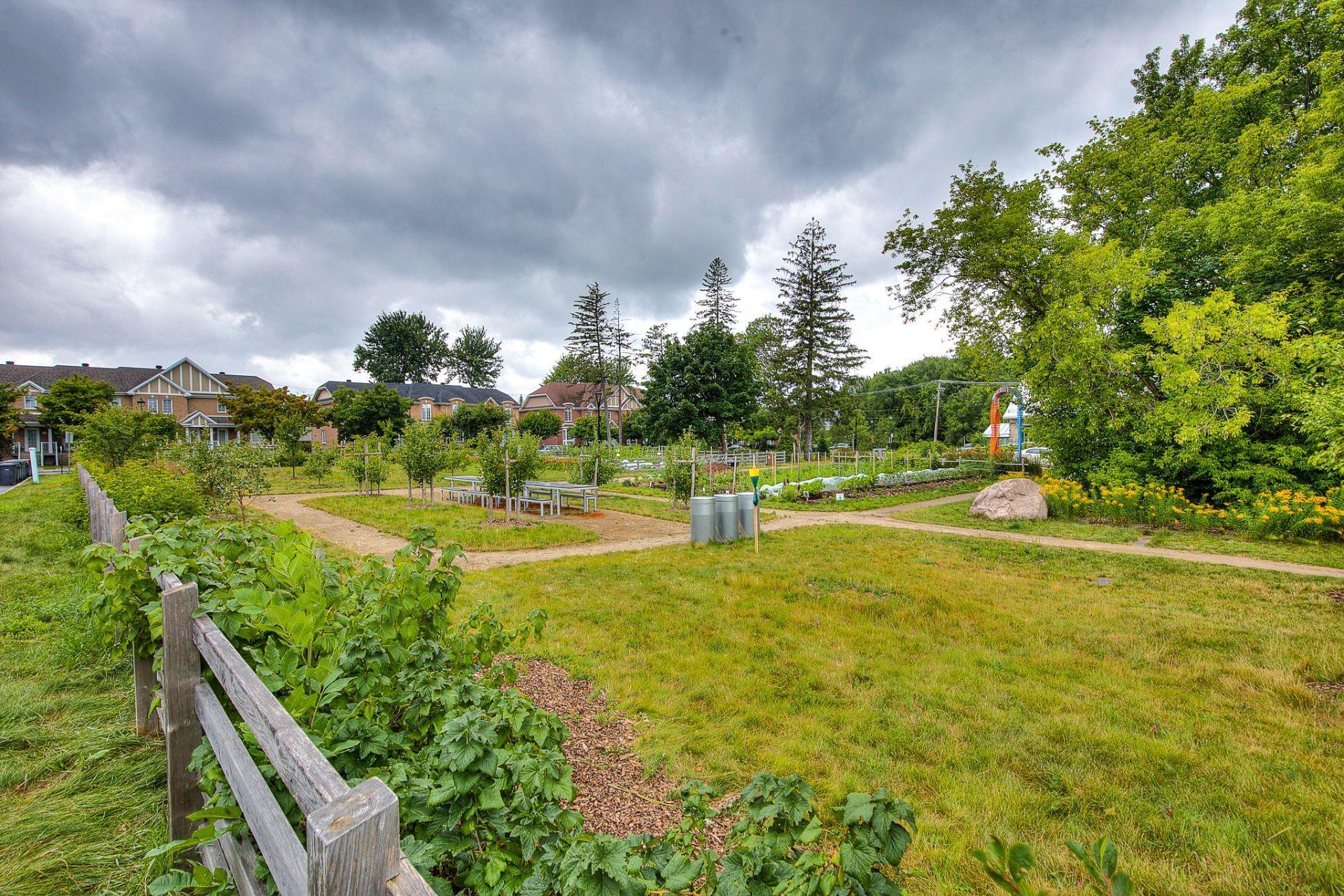 









3895


Rue Céline-Marier

,
Montréal (Saint-Laurent),




QC
H4R3N3

