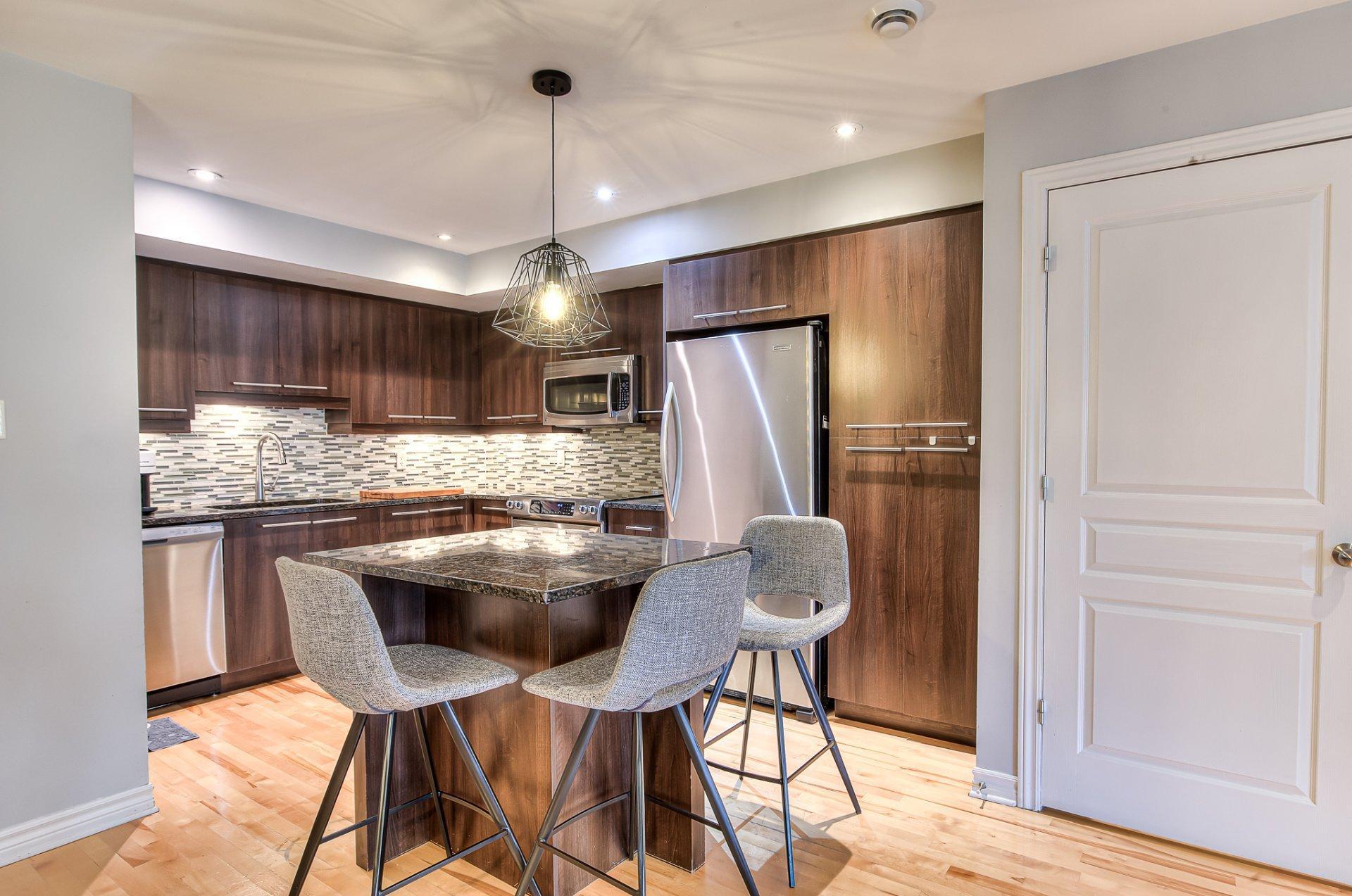 









3895


Rue Céline-Marier

,
Montréal (Saint-Laurent),




QC
H4R3N3

