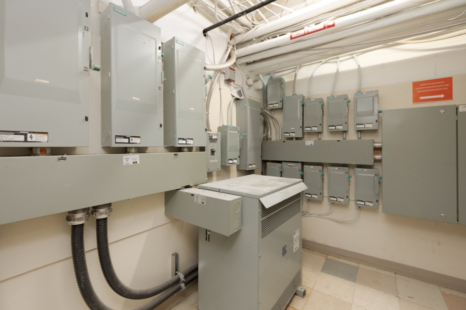 









8300


Rue St-Patrick

, UNIT-D,
Montréal (LaSalle),




QC
H8N2H1

