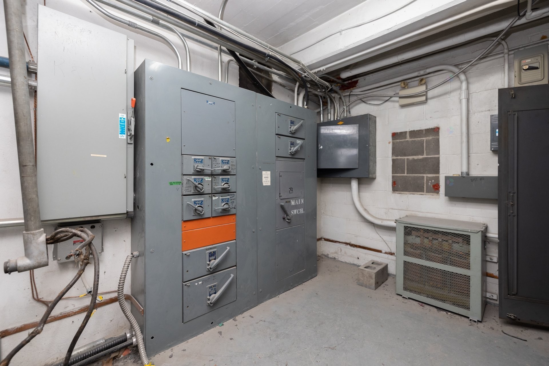 









8300


Rue St-Patrick

, UNIT-D,
Montréal (LaSalle),




QC
H8N2H1

