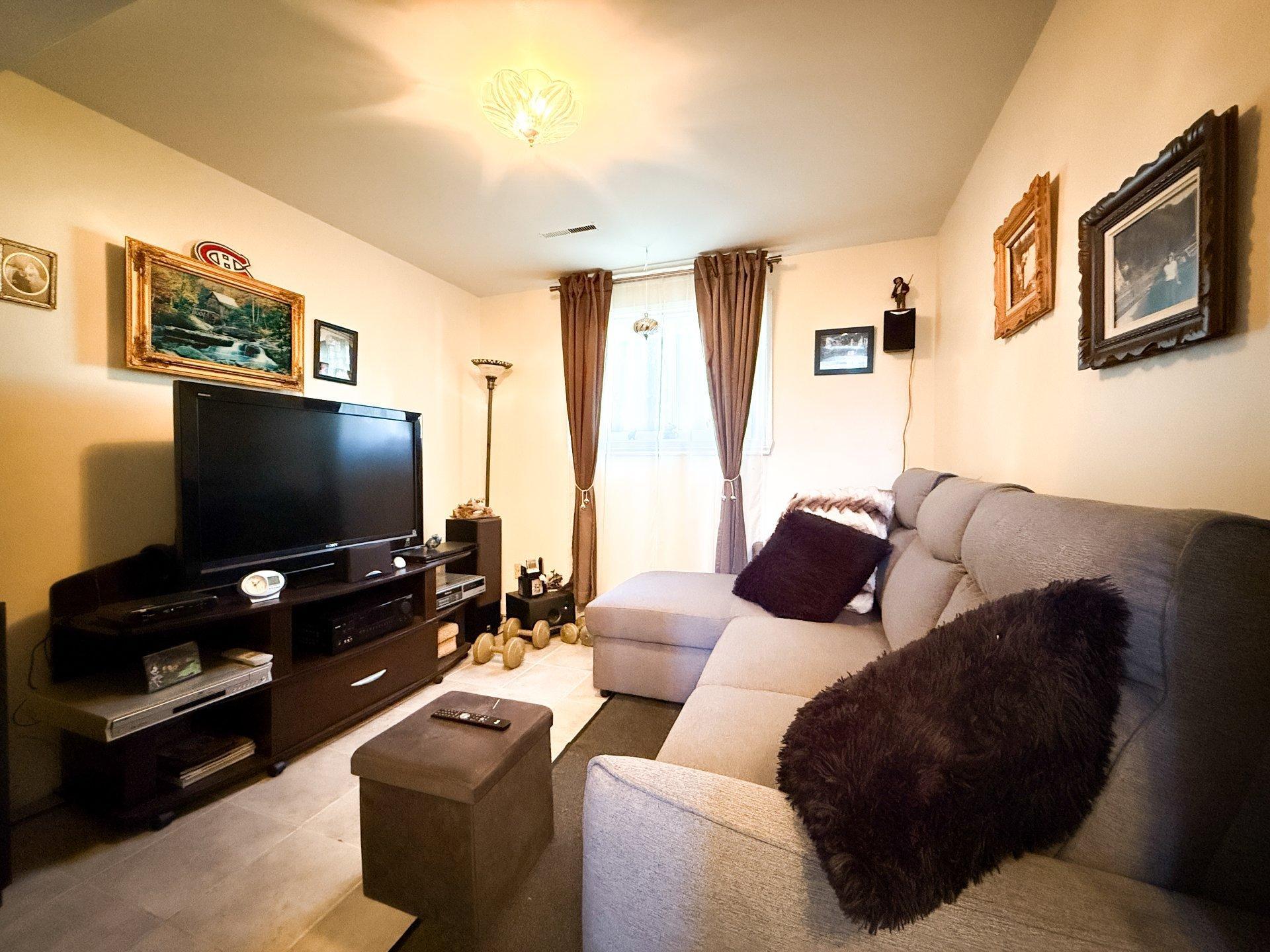 









758


Rue Jolliet

,
Trois-Rivières,




QC
G9B1E1

