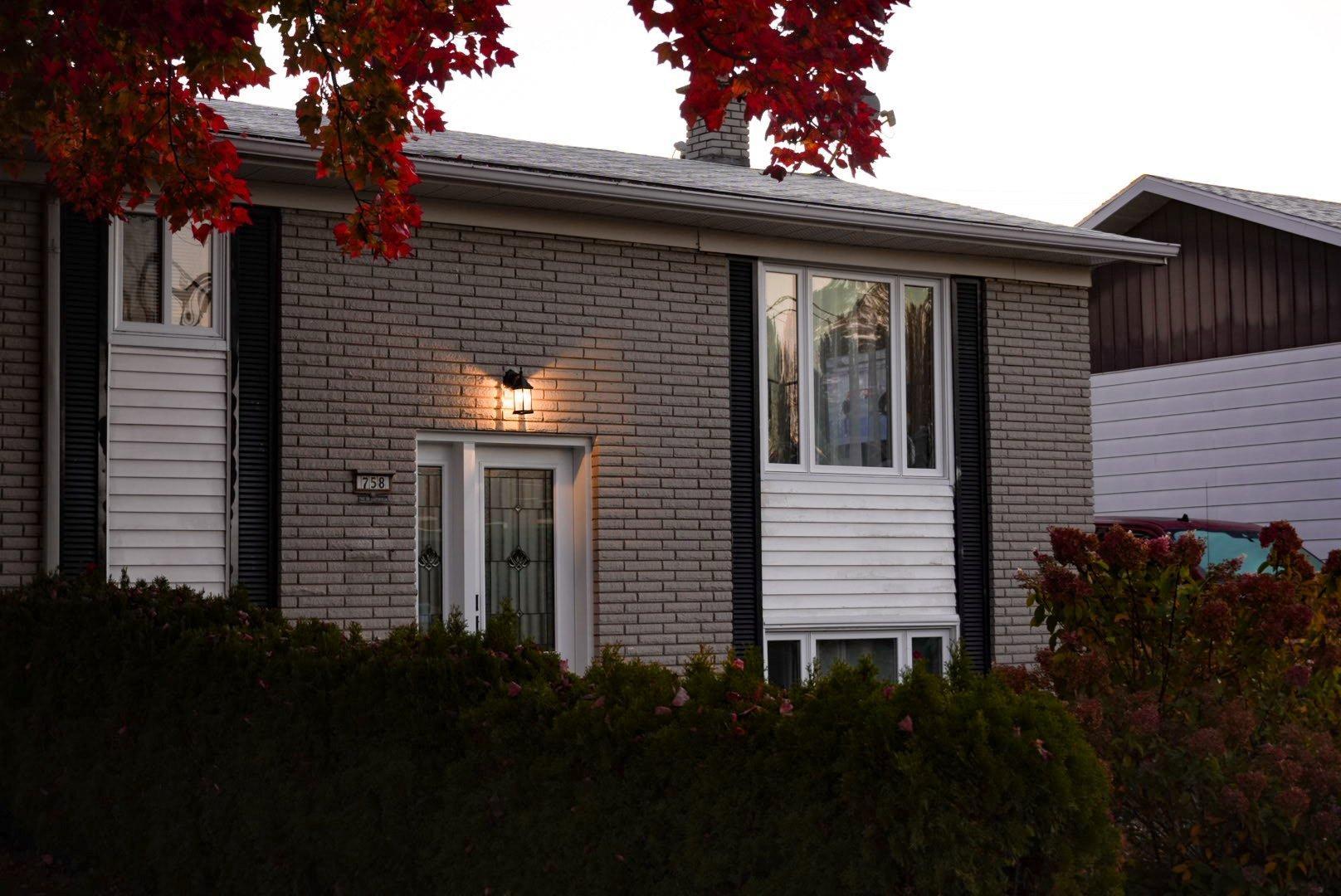 









758


Rue Jolliet

,
Trois-Rivières,




QC
G9B1E1

