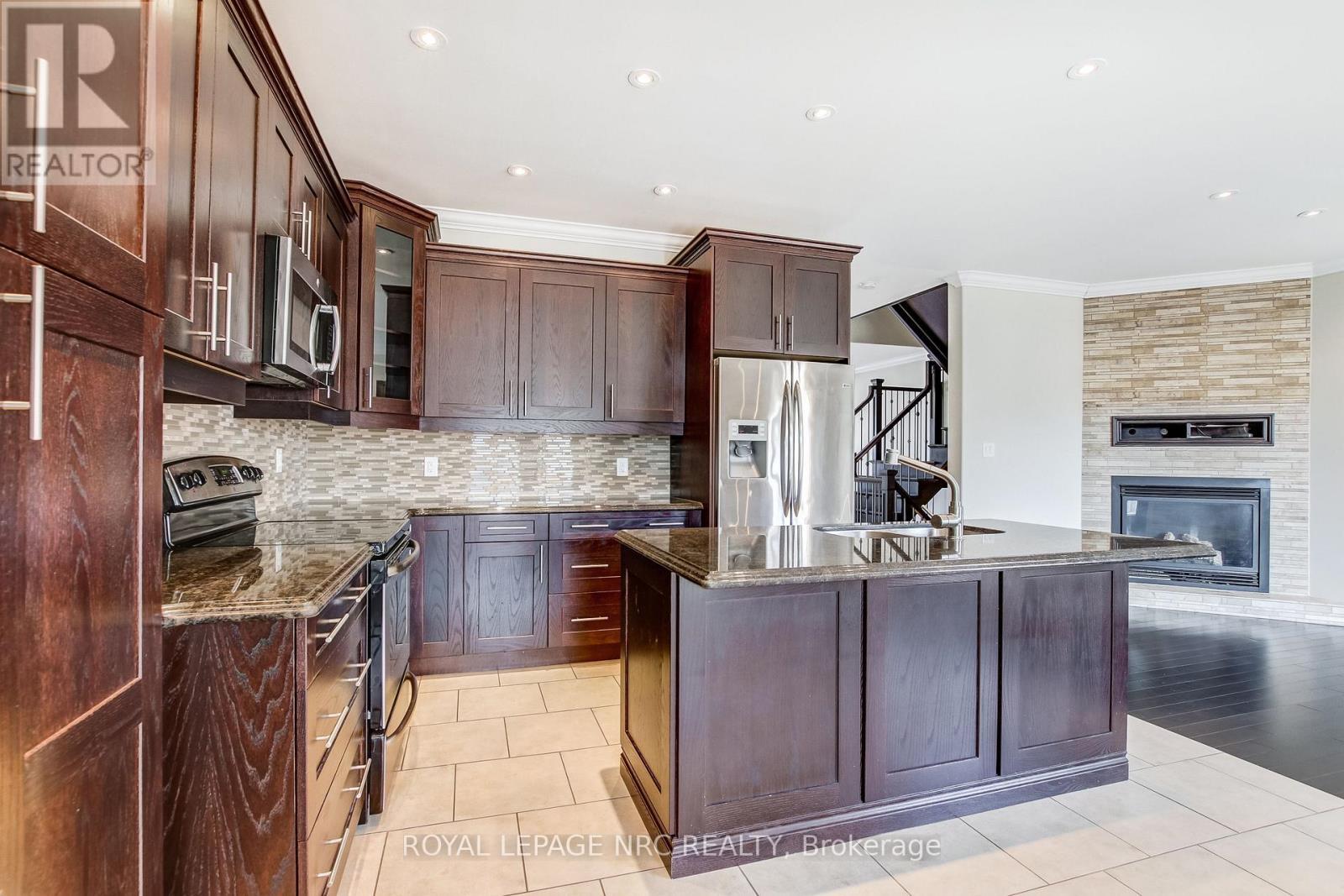 












5784 IRONWOOD STREET

,
Niagara Falls (Forestview),




Ontario
L2H0G4

