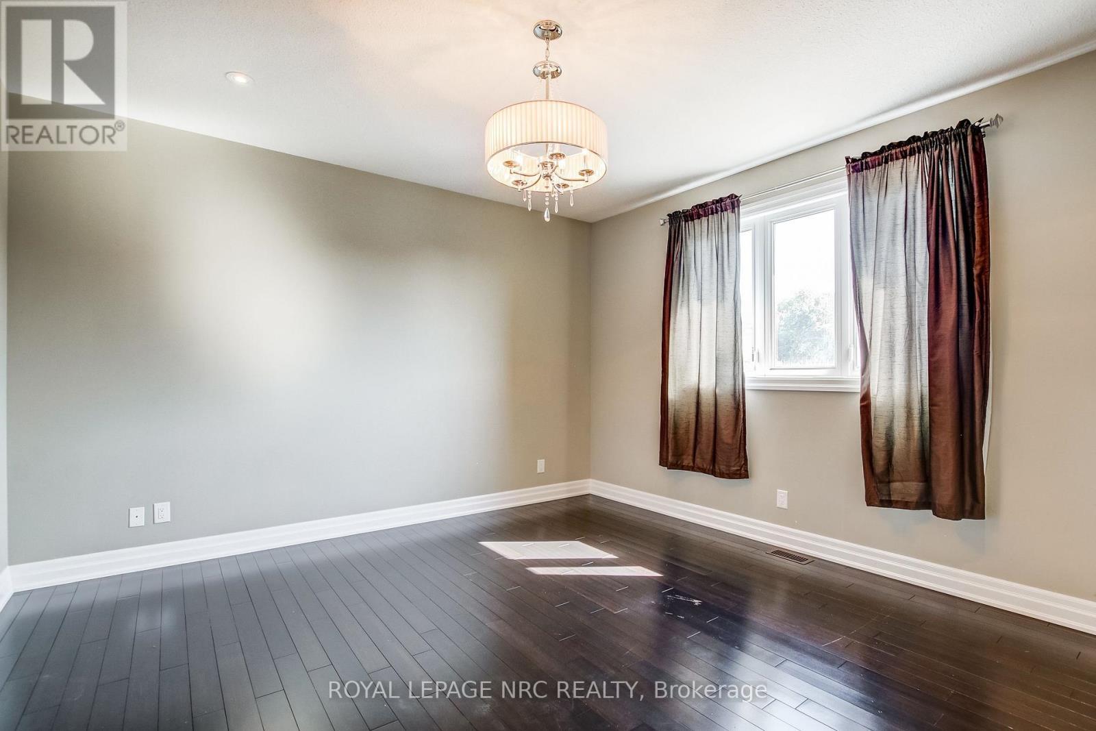 












5784 IRONWOOD STREET

,
Niagara Falls (Forestview),




Ontario
L2H0G4

