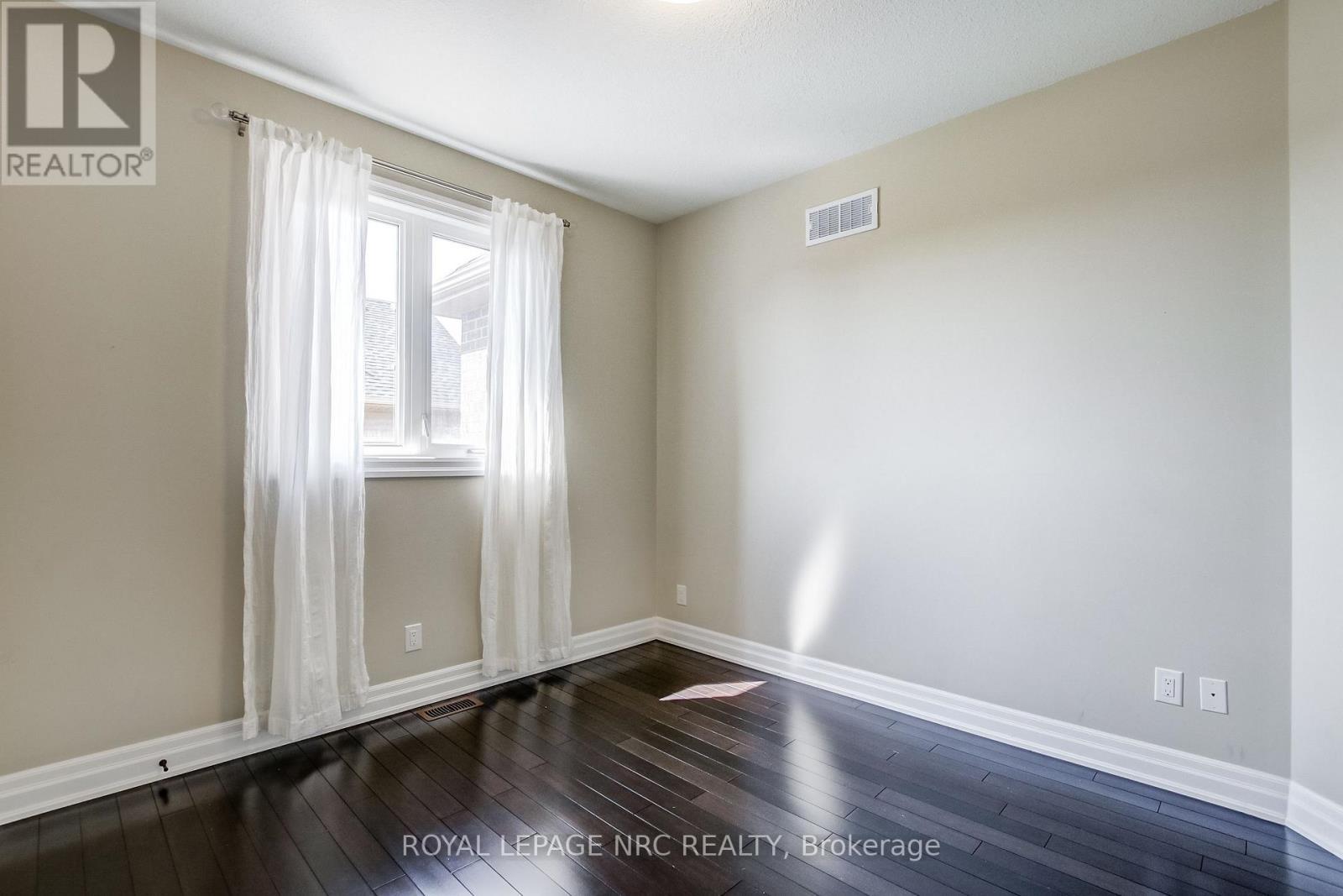 












5784 IRONWOOD STREET

,
Niagara Falls (Forestview),




Ontario
L2H0G4

