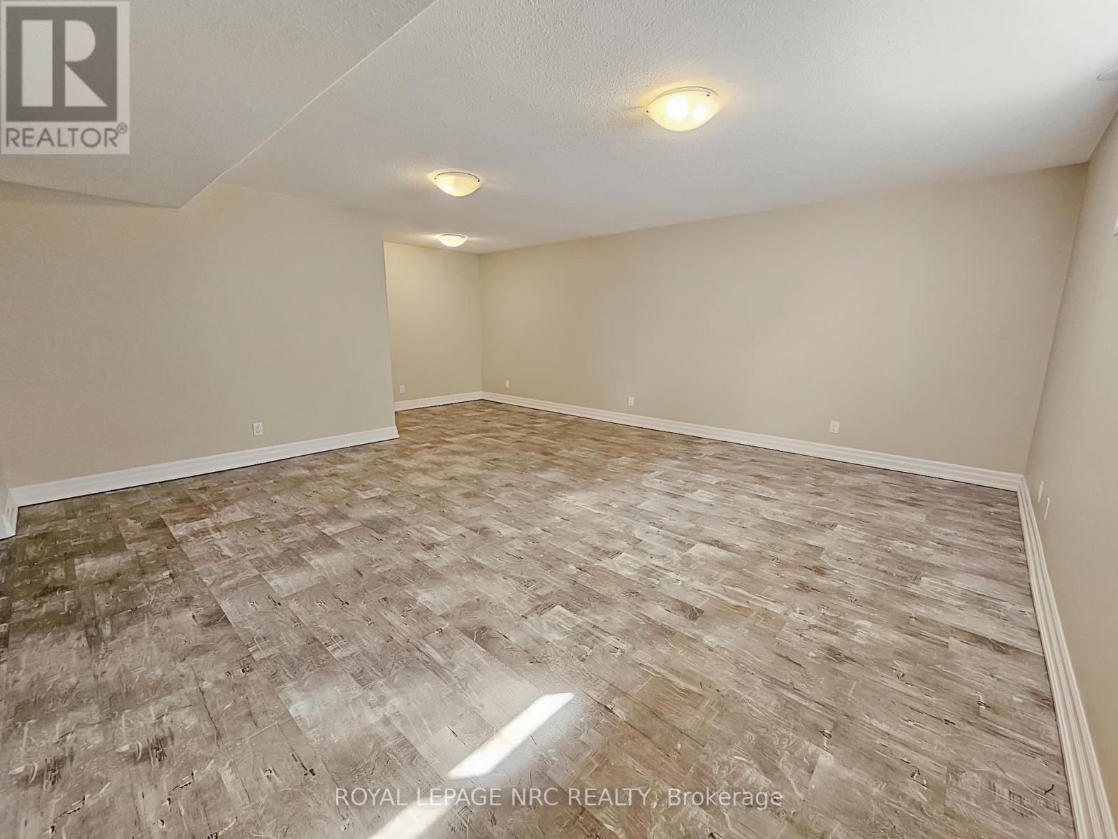 












5784 IRONWOOD STREET

,
Niagara Falls (Forestview),




Ontario
L2H0G4

