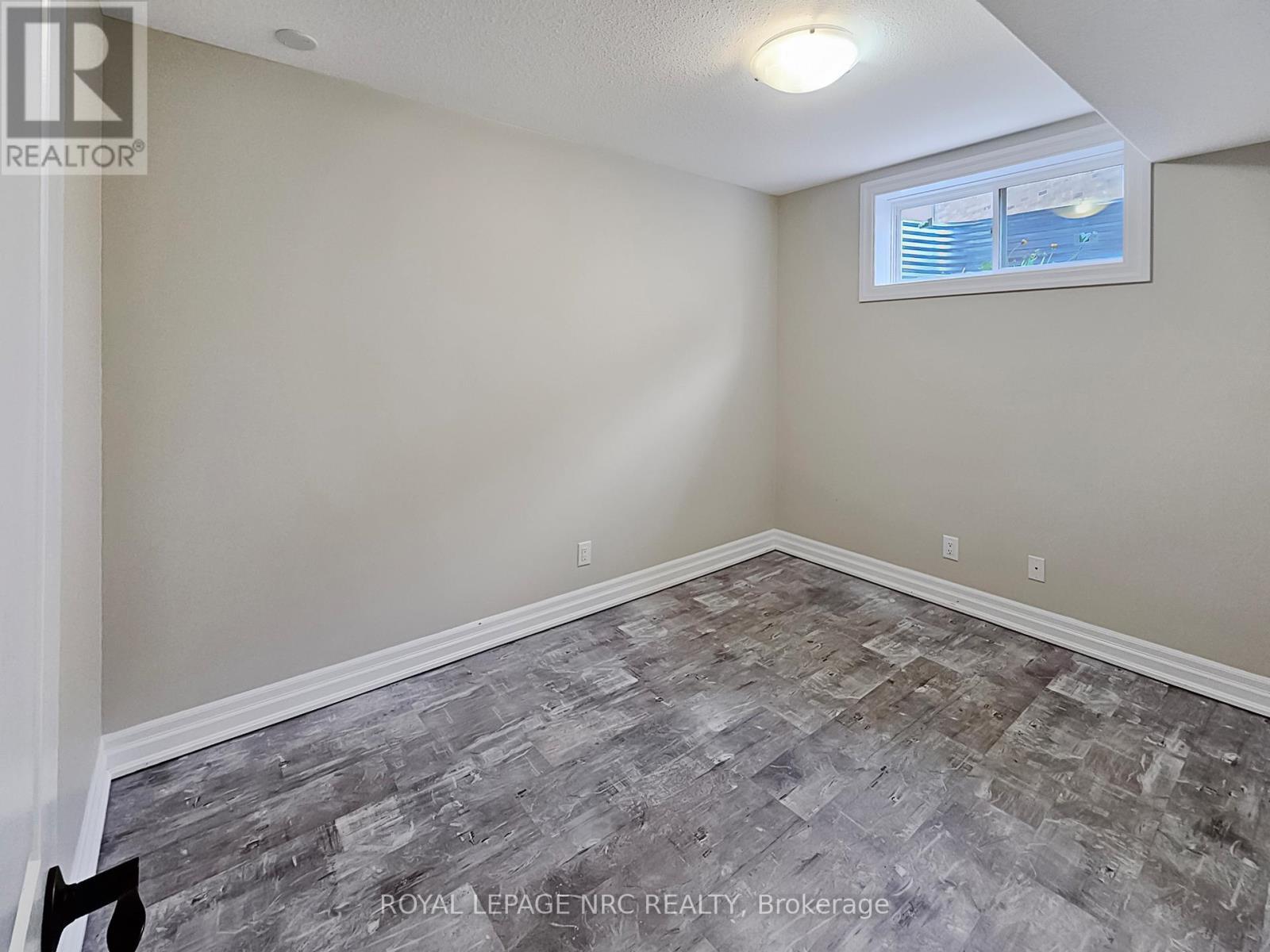 












5784 IRONWOOD STREET

,
Niagara Falls (Forestview),




Ontario
L2H0G4

