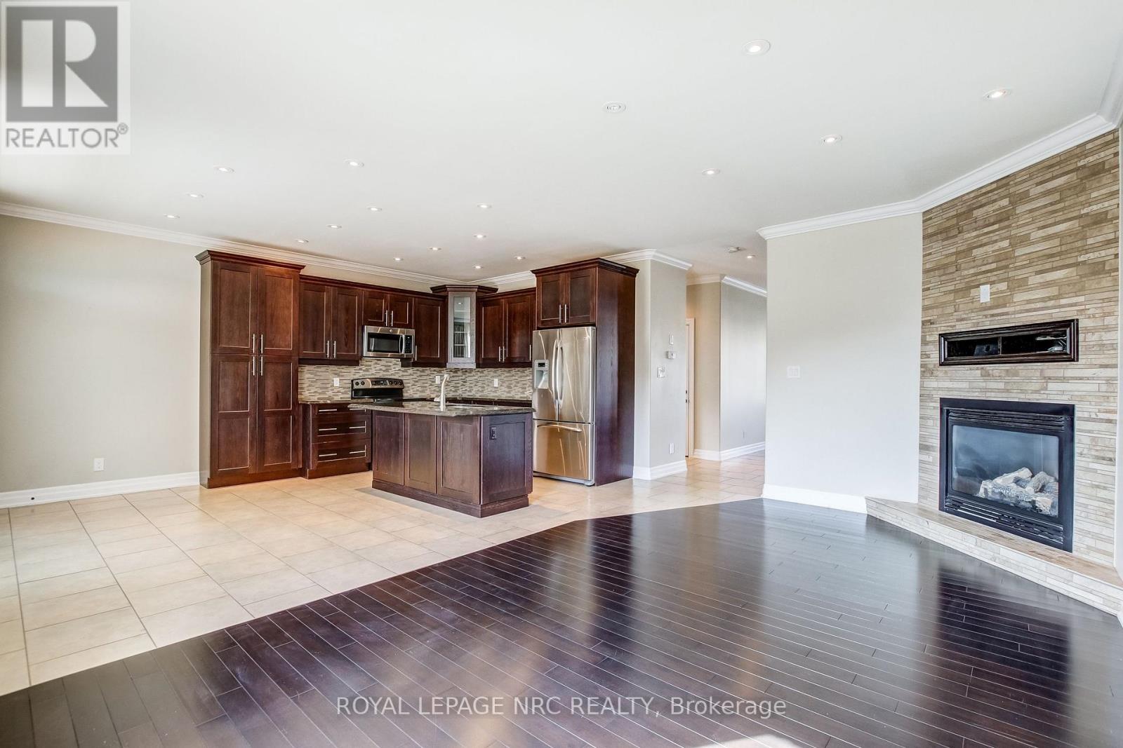 












5784 IRONWOOD STREET

,
Niagara Falls (Forestview),




Ontario
L2H0G4

