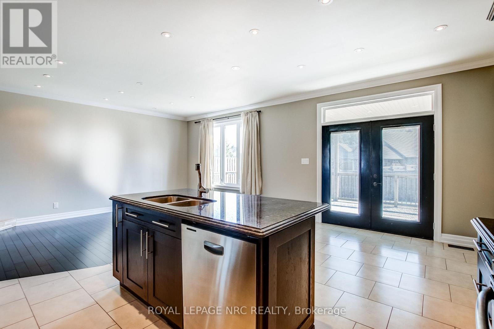 












5784 IRONWOOD STREET

,
Niagara Falls (Forestview),




Ontario
L2H0G4

