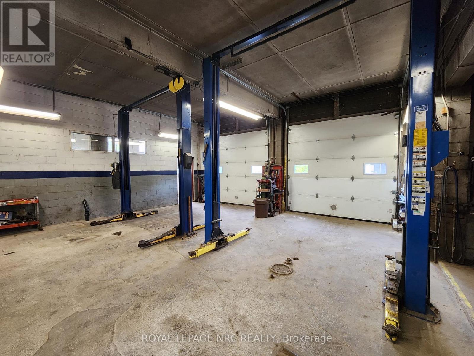 












208 RIDGE ROAD N

,
Fort Erie (Ridgeway),




Ontario
L0S1N0

