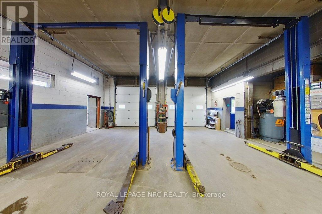 












208 RIDGE ROAD N

,
Fort Erie (Ridgeway),




Ontario
L0S1N0

