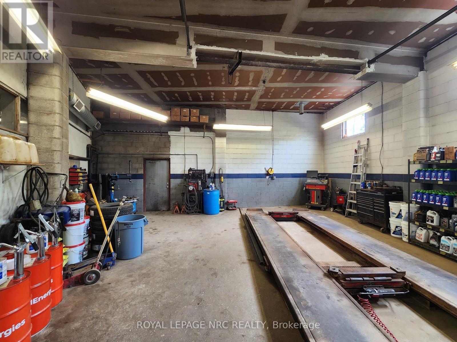 












208 RIDGE ROAD N

,
Fort Erie (Ridgeway),




Ontario
L0S1N0

