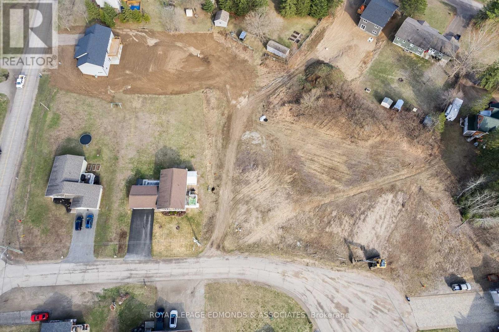 












5 MAPLEVIEW COURT

,
Whitewater Region,







Ontario
K0J1C0

