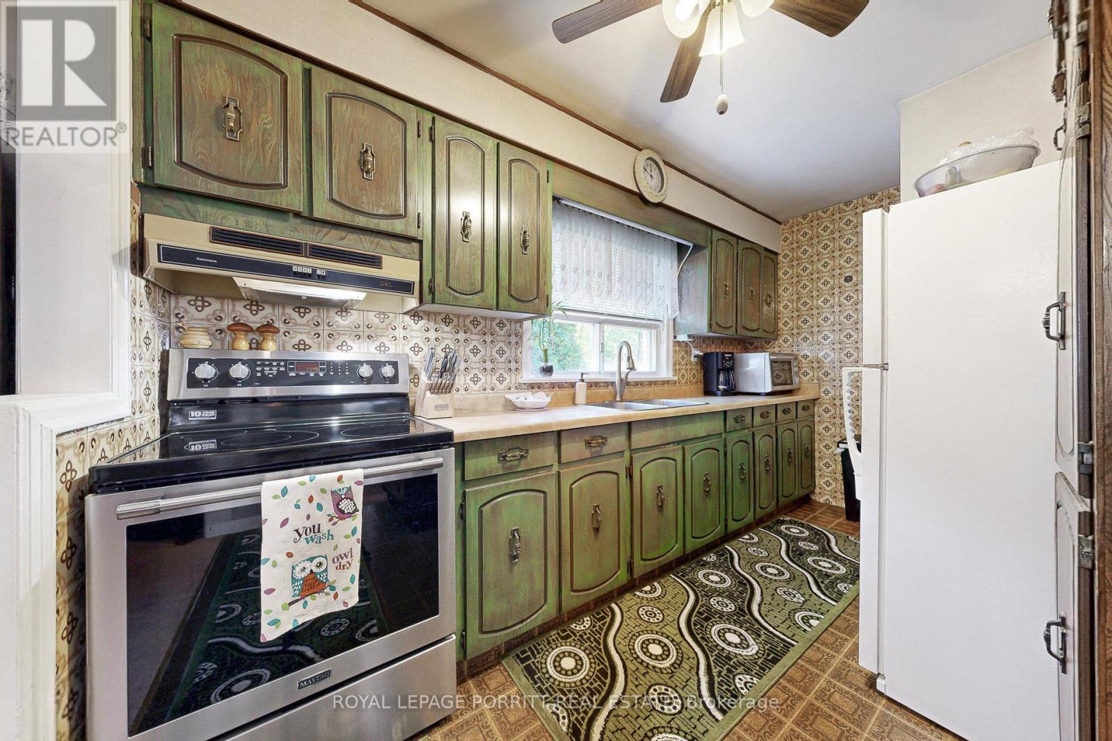 












1 AINTREE COURT

,
Toronto,




Ontario
M8W2E1

