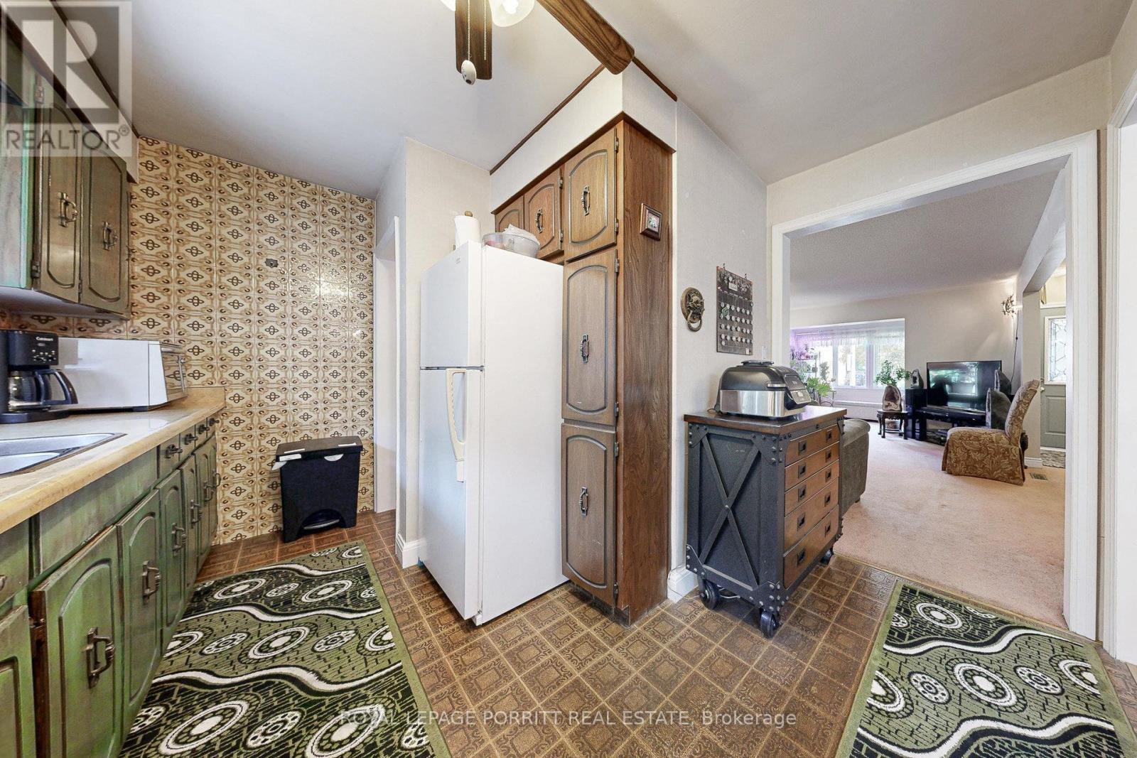 












1 AINTREE COURT

,
Toronto,




Ontario
M8W2E1

