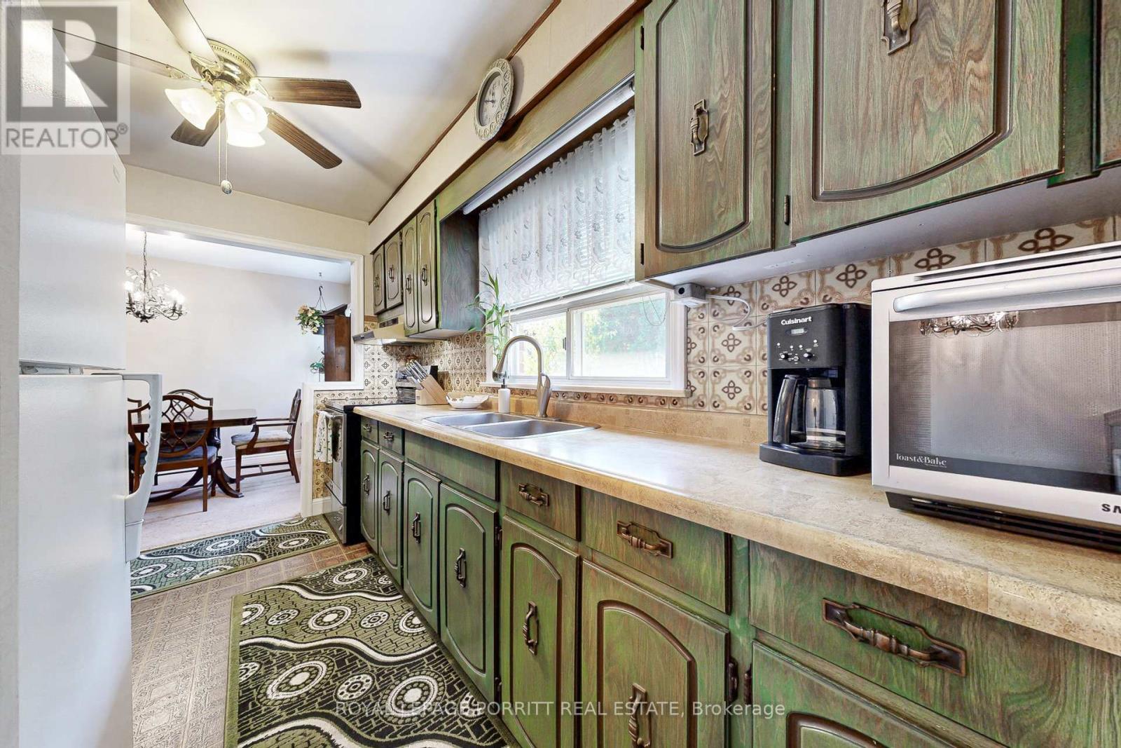 












1 AINTREE COURT

,
Toronto,




Ontario
M8W2E1

