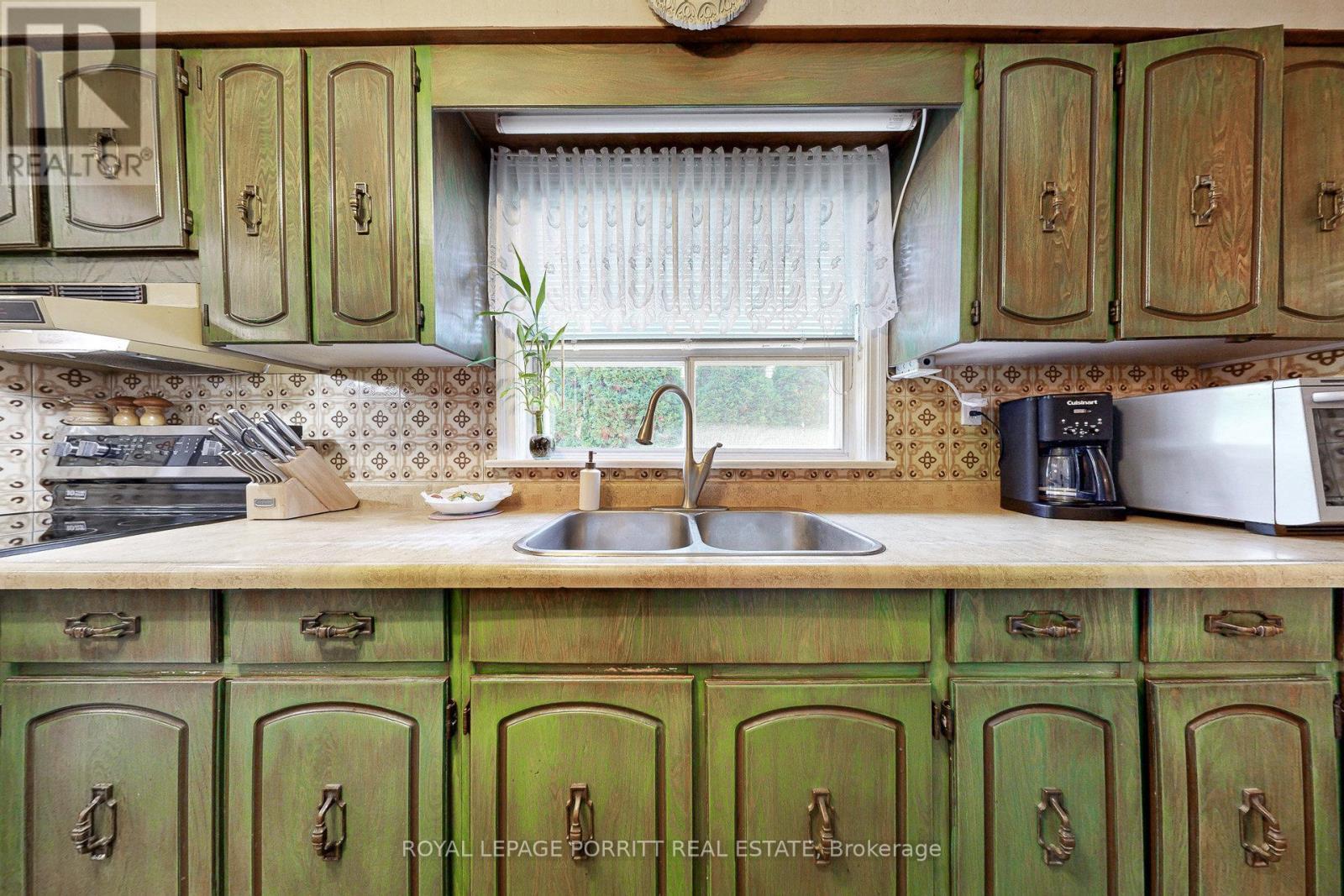 












1 AINTREE COURT

,
Toronto,




Ontario
M8W2E1

