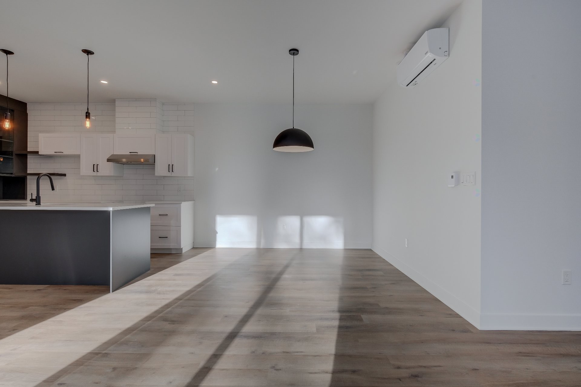 









2010


Rue De Chambly

, 102,
Saint-Bruno-de-Montarville,




QC
J3V0E5

