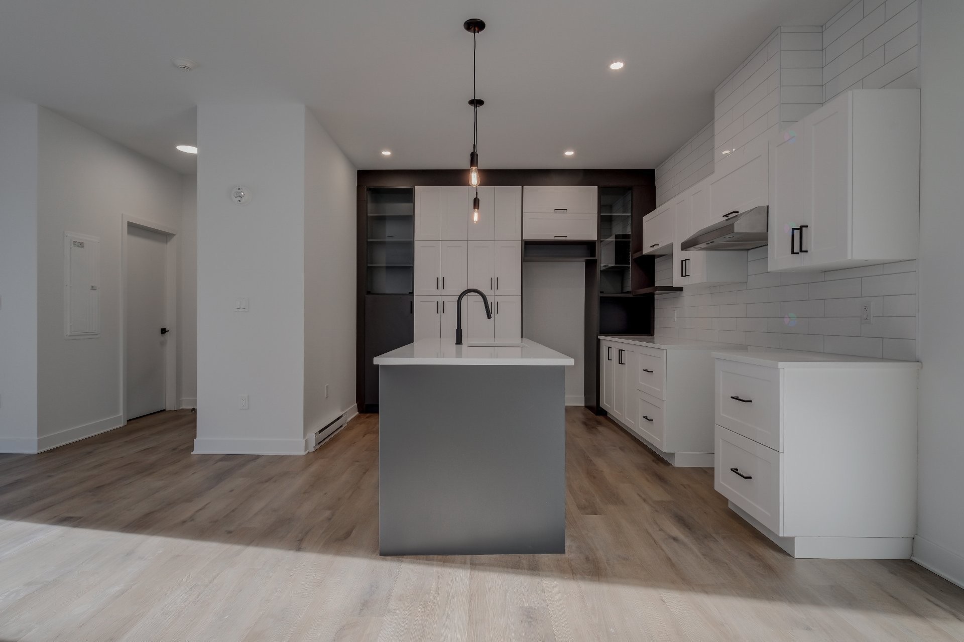 









2010


Rue De Chambly

, 102,
Saint-Bruno-de-Montarville,




QC
J3V0E5

