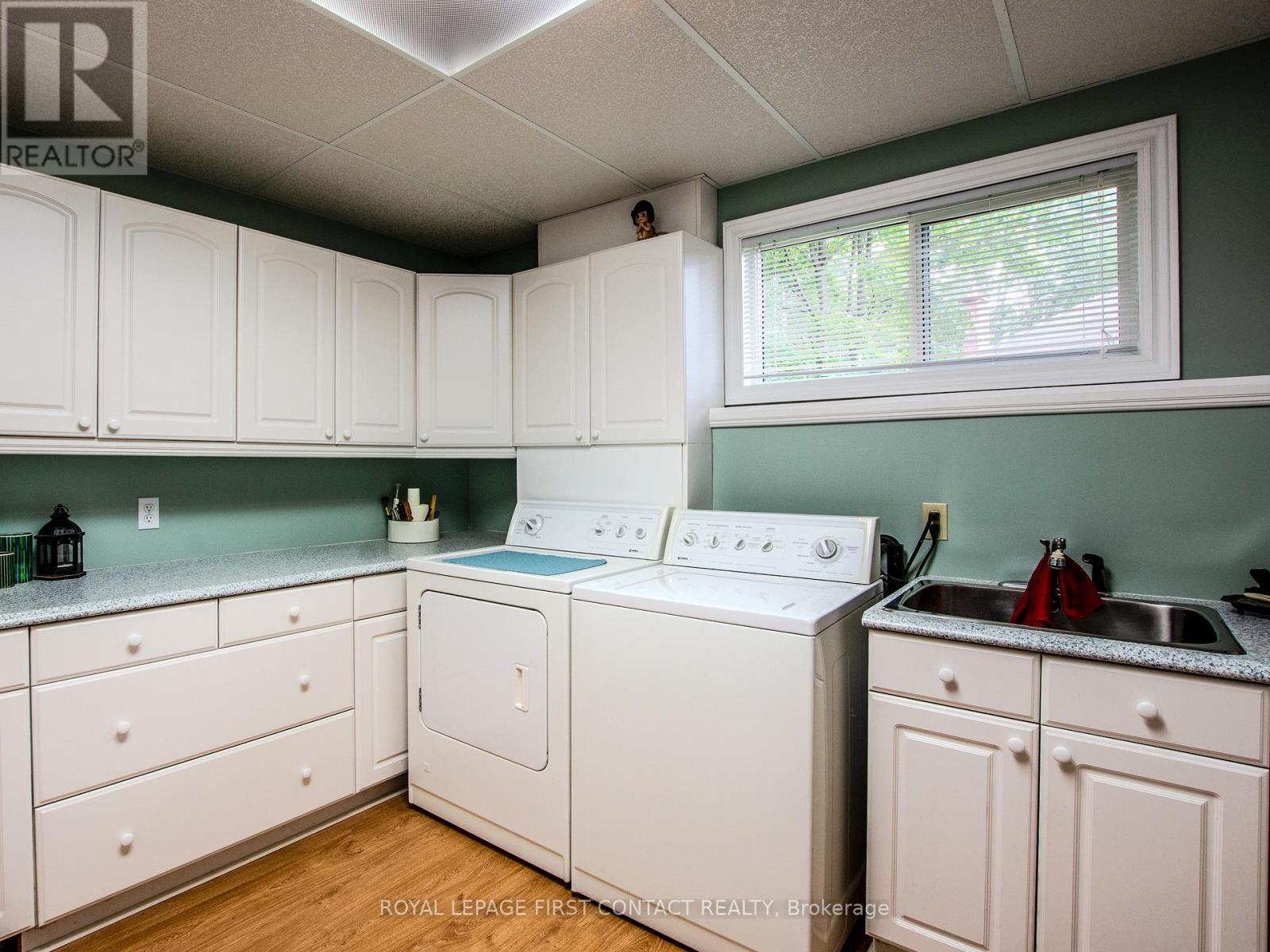 












68 ALANA DRIVE

,
Springwater,




Ontario
L4N7K8

