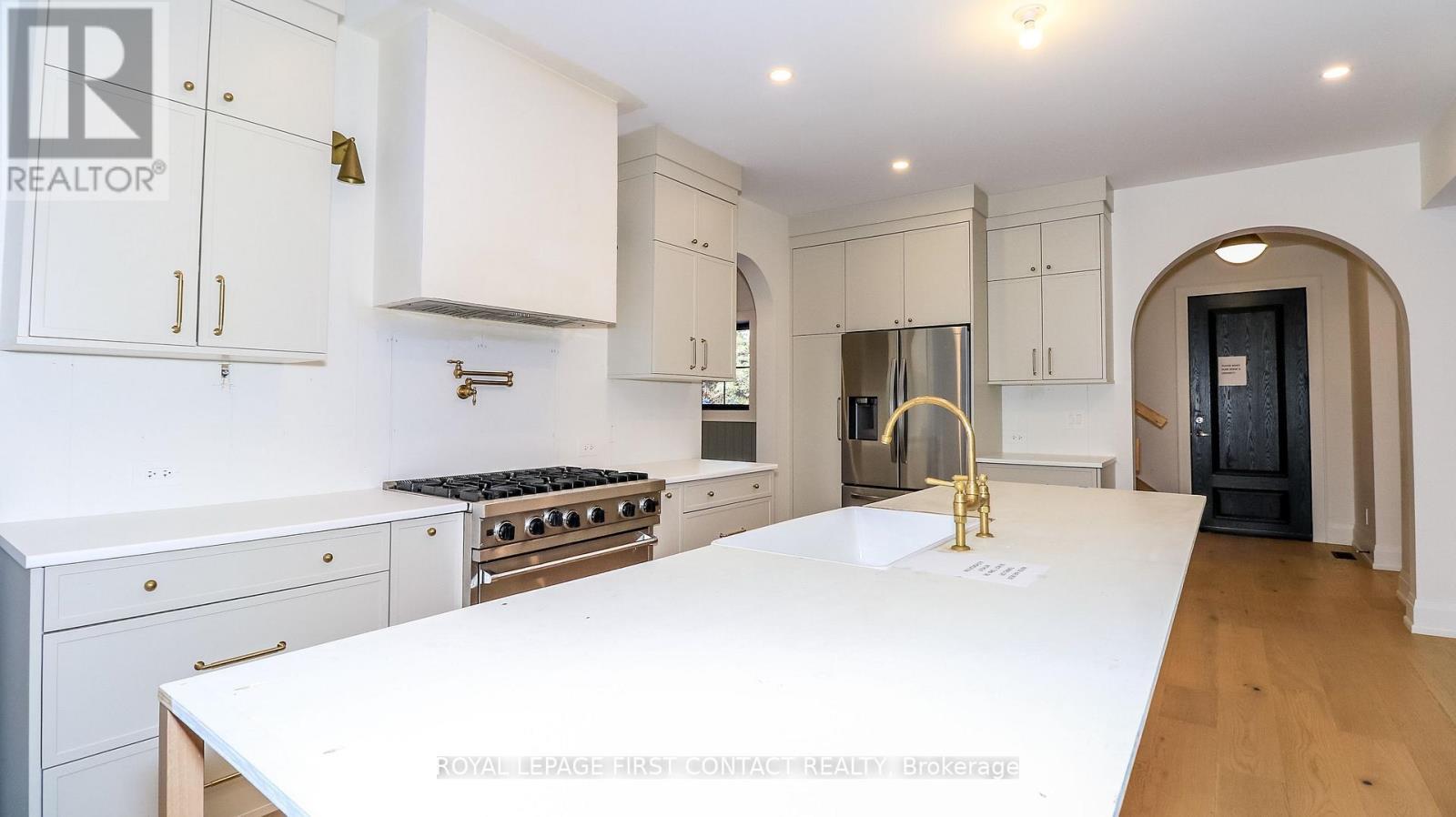 












4033 BOYD ROAD

,
Severn,




Ontario
L0K2B0

