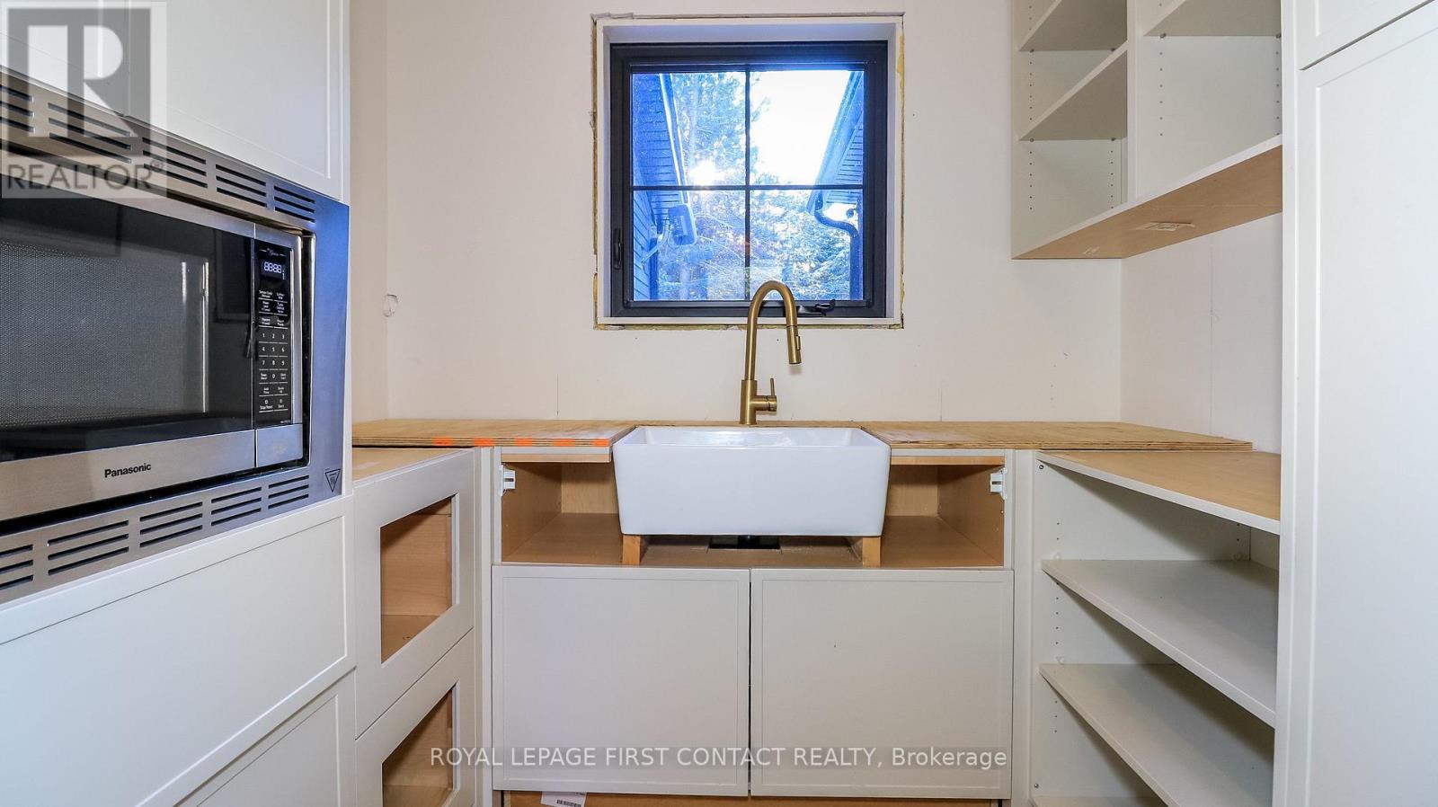 












4033 BOYD ROAD

,
Severn,




Ontario
L0K2B0

