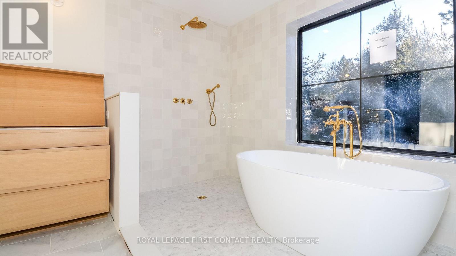 












4033 BOYD ROAD

,
Severn,




Ontario
L0K2B0

