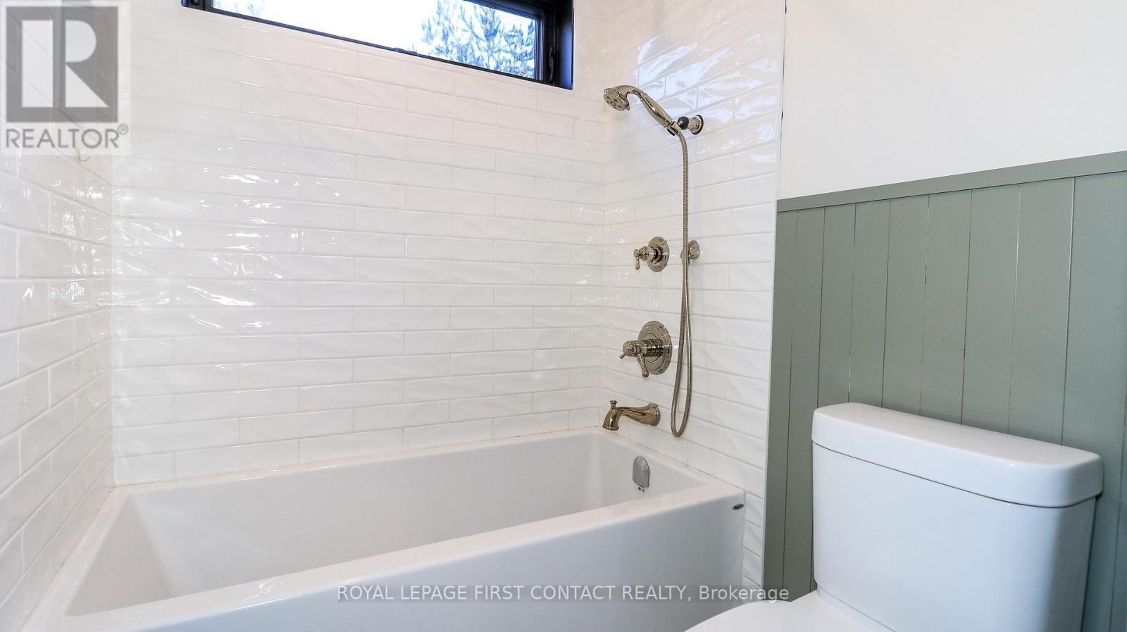 












4033 BOYD ROAD

,
Severn,




Ontario
L0K2B0

