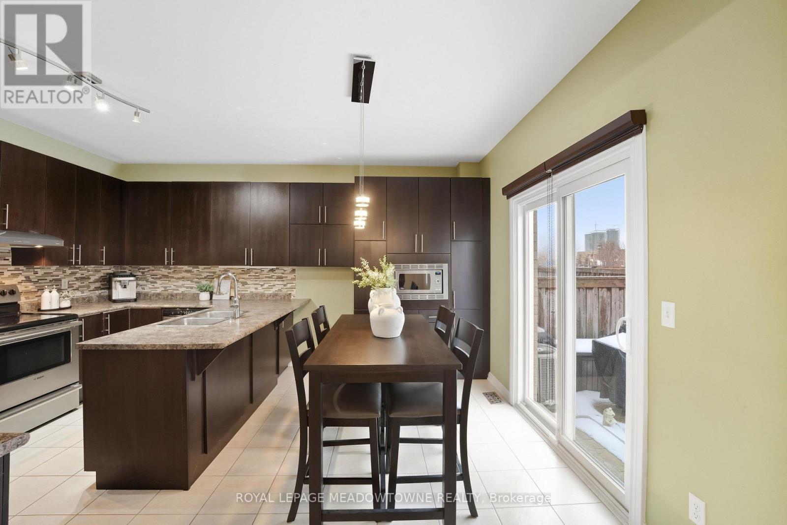 












355 GREENLEES CIRCLE

,
Milton,




Ontario
L9T0X2

