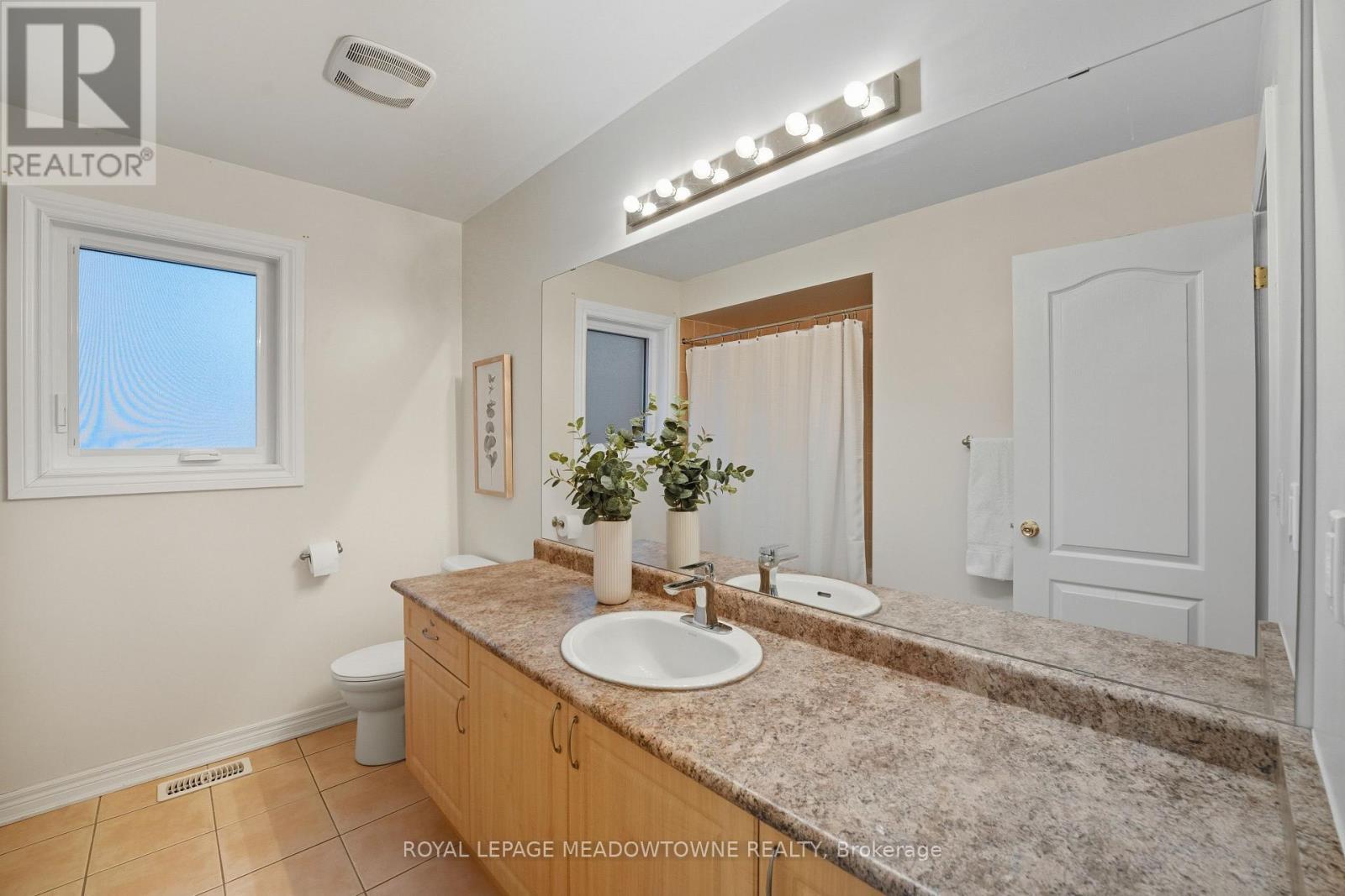 












355 GREENLEES CIRCLE

,
Milton,




Ontario
L9T0X2

