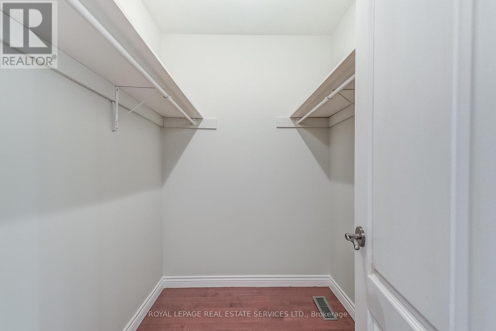 












4261 BRIDLEPATH TRAIL

,
Mississauga,




Ontario
L5L3K3

