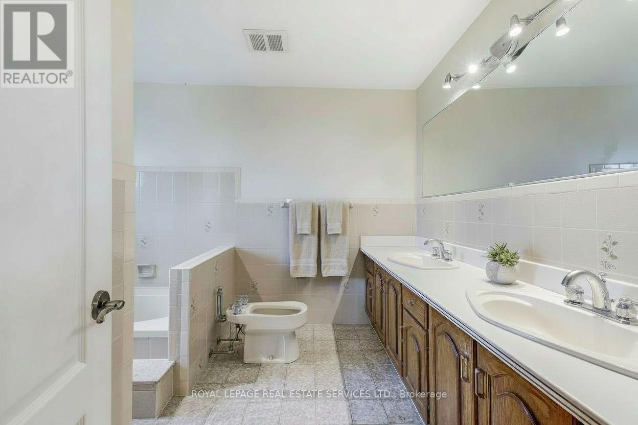 












4261 BRIDLEPATH TRAIL

,
Mississauga,




Ontario
L5L3K3

