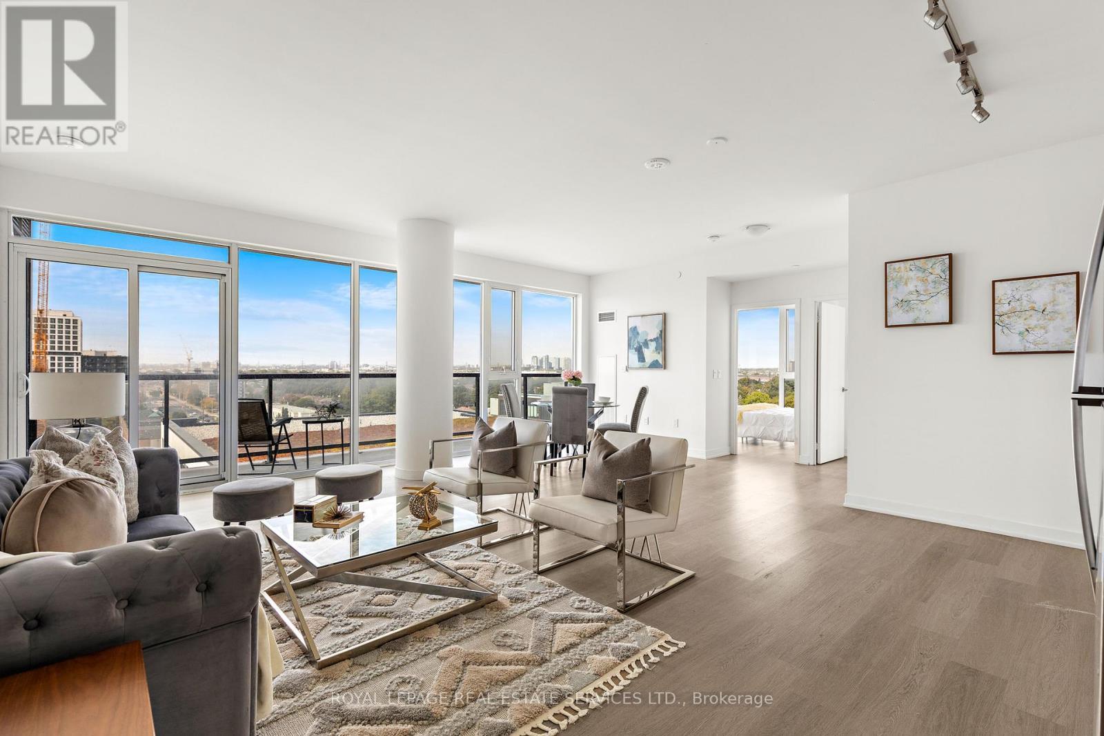 












907 - 859 THE QUEENSWAY

,
Toronto,




Ontario
M8Z1N8

