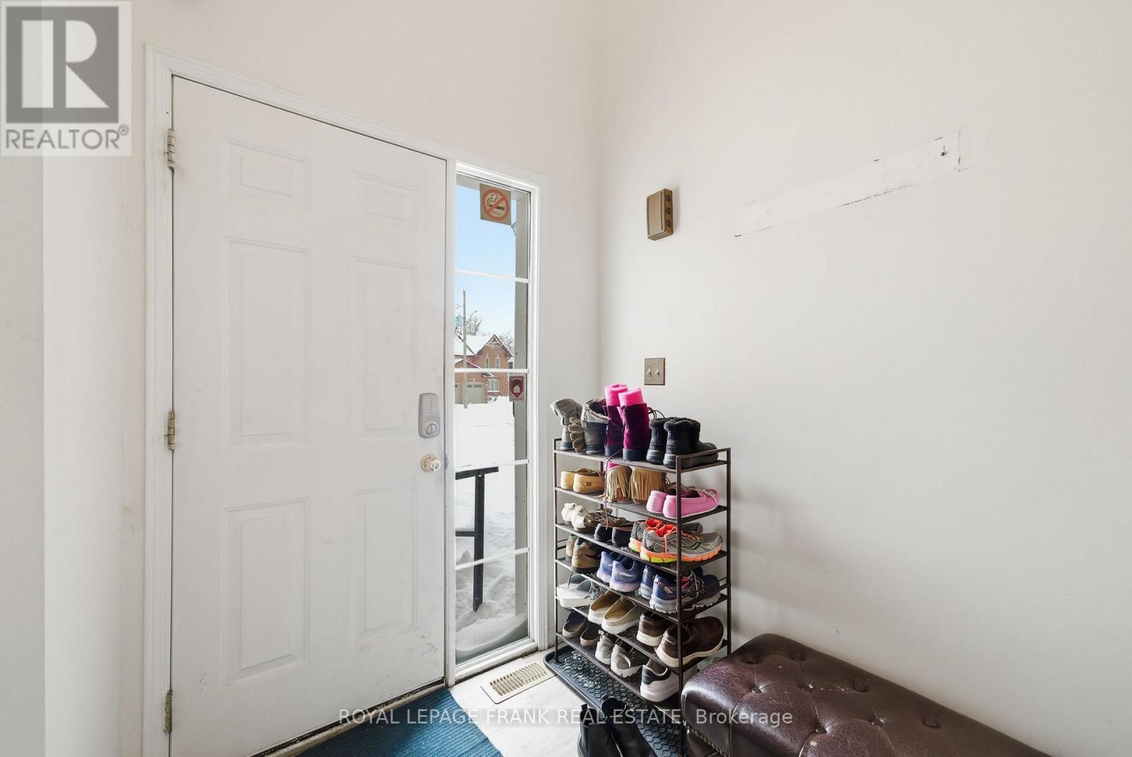 












10 FLAVELLE CRESCENT

,
Kawartha Lakes (Lindsay),




Ontario
K9V6E2

