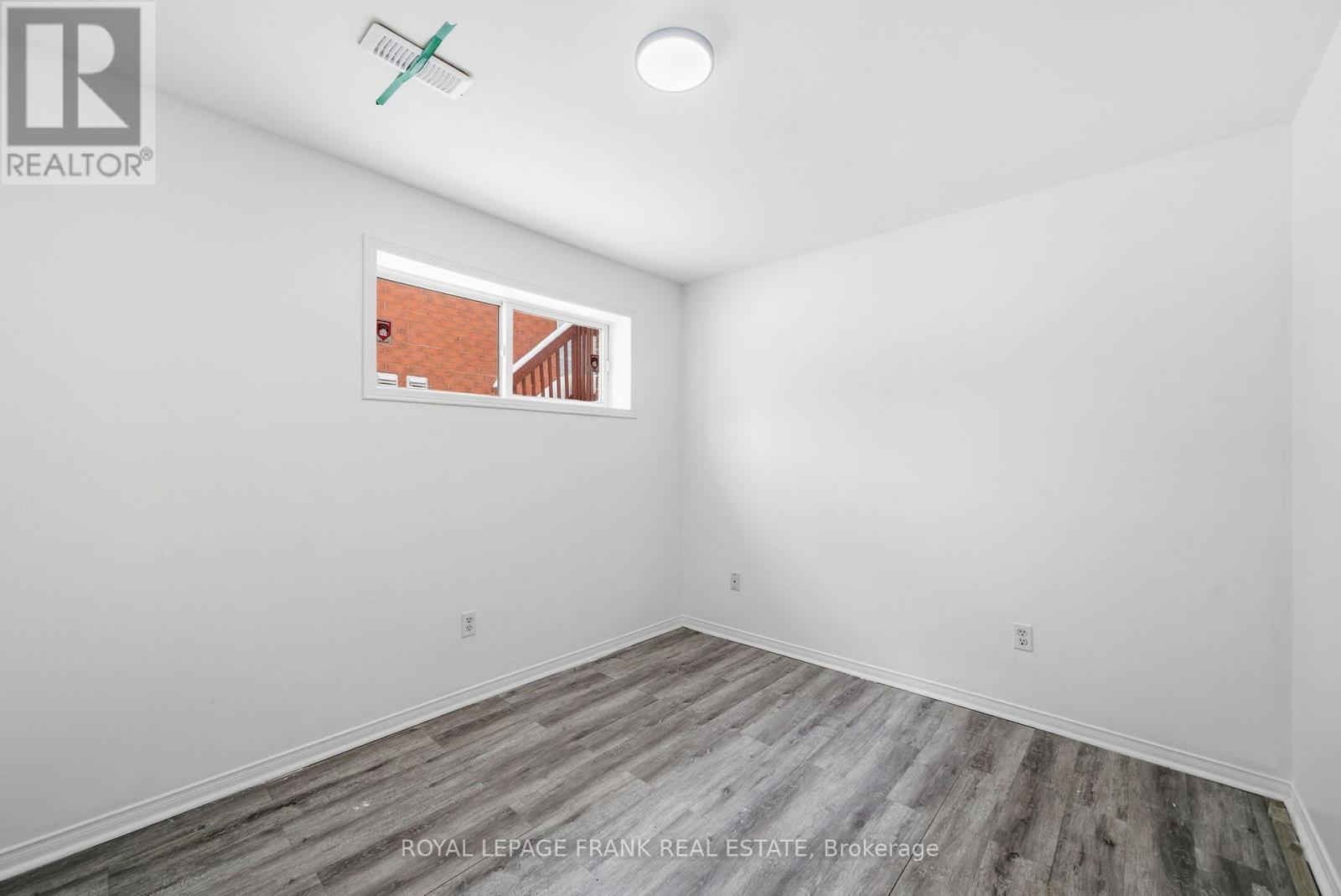 












10 FLAVELLE CRESCENT

,
Kawartha Lakes (Lindsay),




Ontario
K9V6E2

