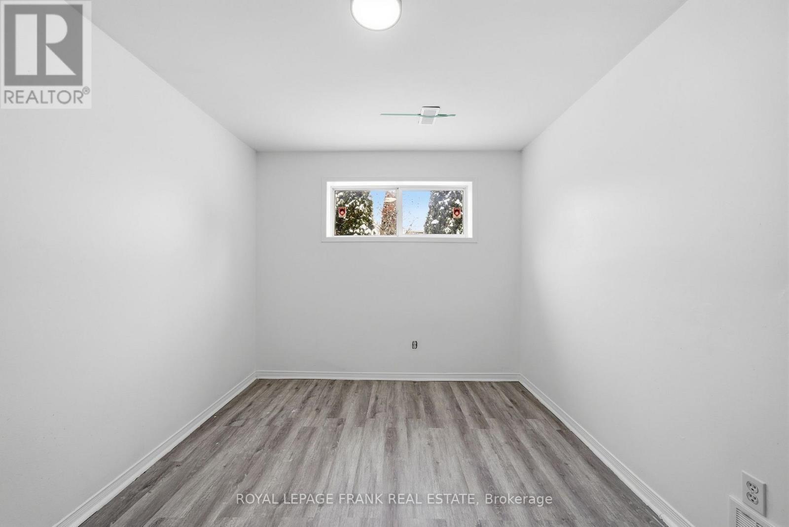 












10 FLAVELLE CRESCENT

,
Kawartha Lakes (Lindsay),




Ontario
K9V6E2

