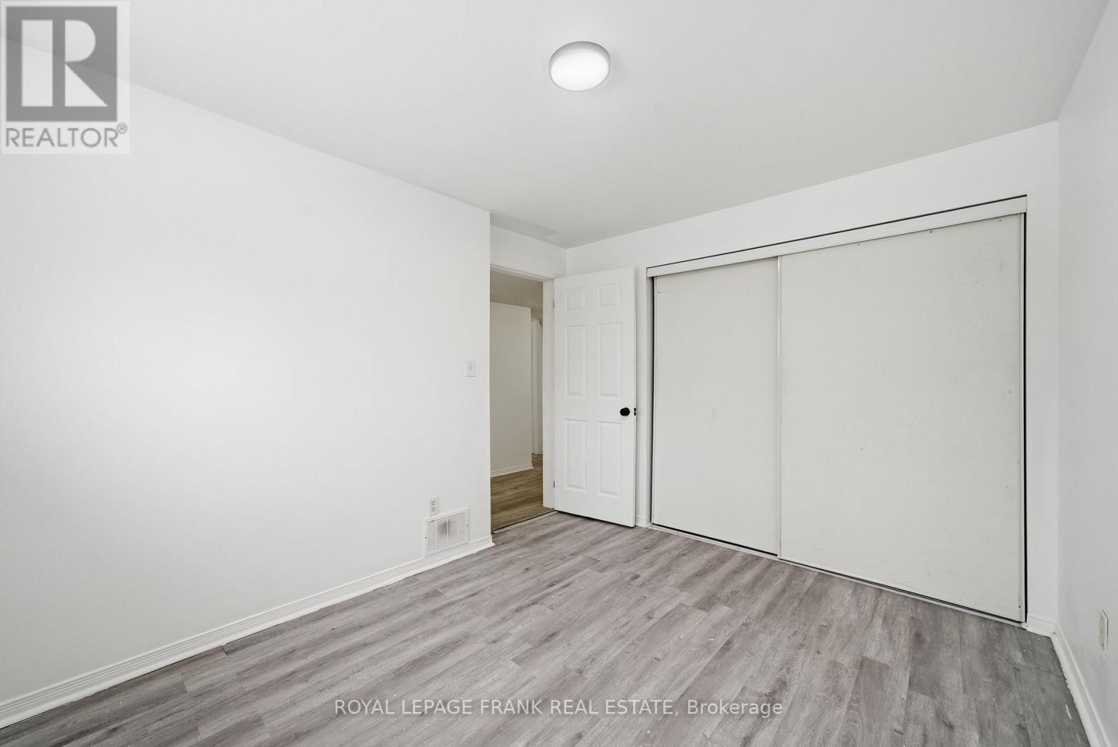 












10 FLAVELLE CRESCENT

,
Kawartha Lakes (Lindsay),




Ontario
K9V6E2

