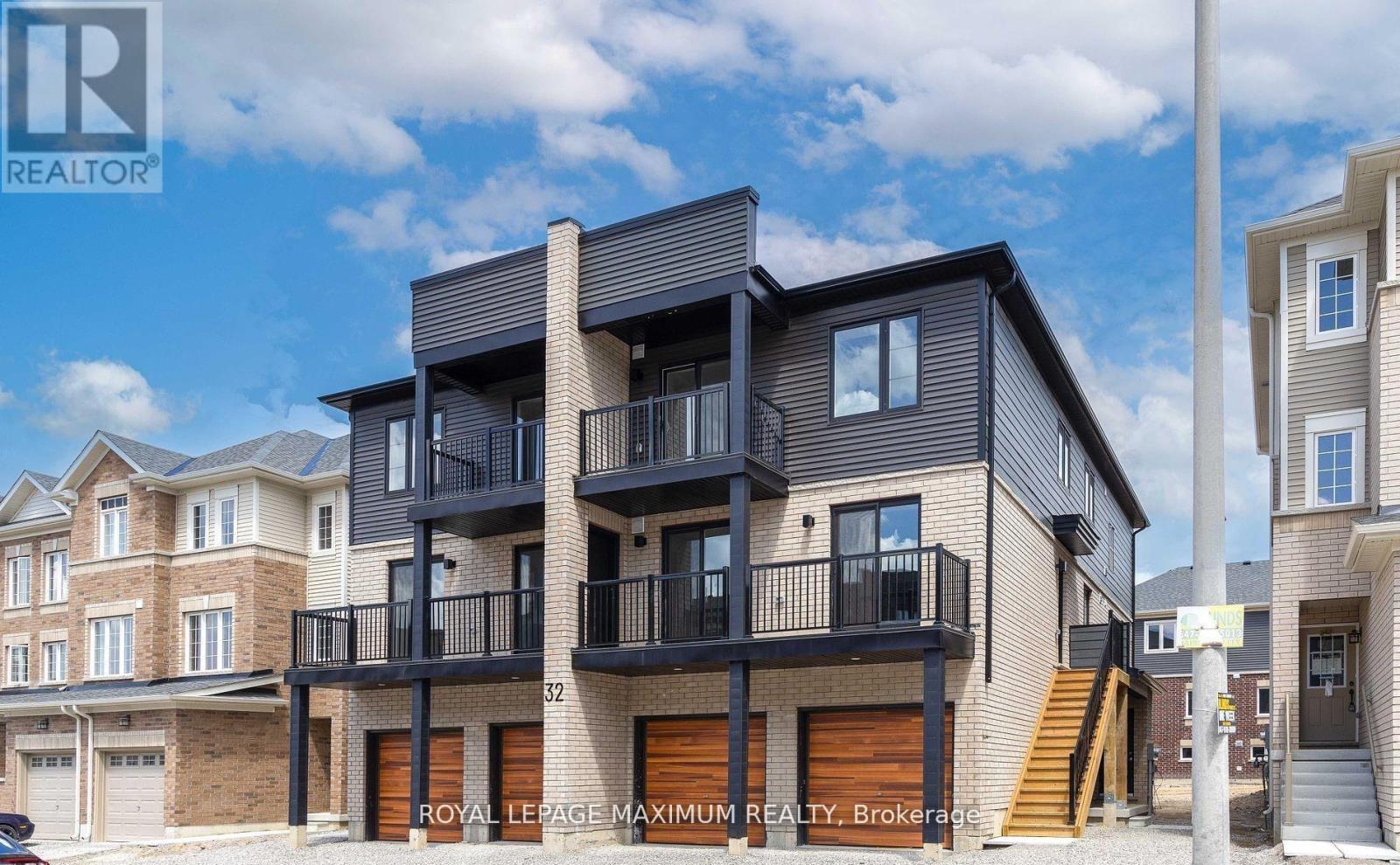 












4 - 32 WAGON LANE

,
Barrie,




Ontario
L9J0C2

