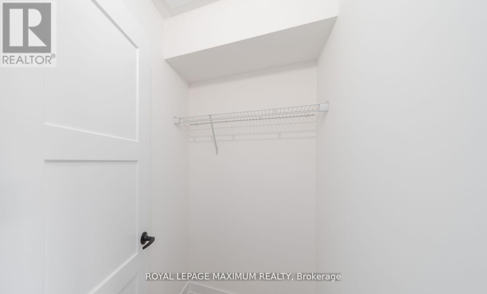 












4 - 32 WAGON LANE

,
Barrie,




Ontario
L9J0C2

