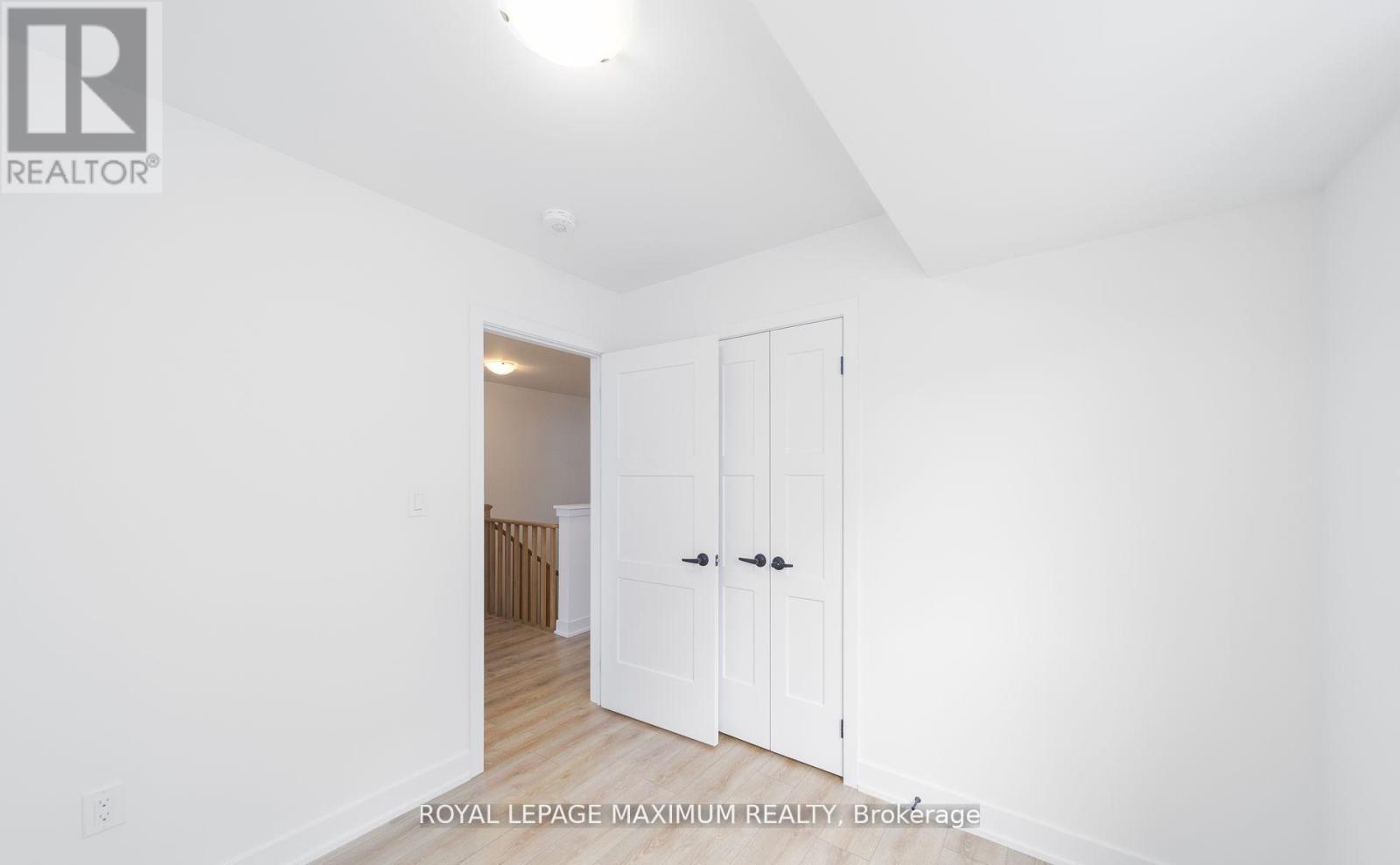 












4 - 32 WAGON LANE

,
Barrie,




Ontario
L9J0C2

