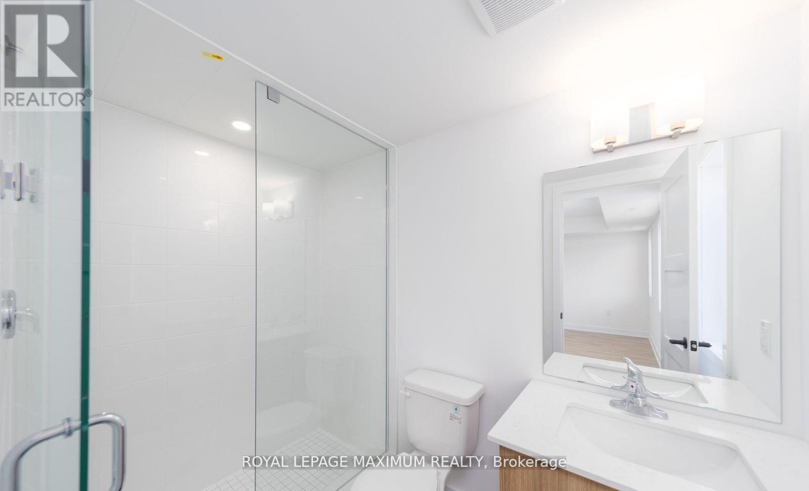 












4 - 32 WAGON LANE

,
Barrie,




Ontario
L9J0C2

