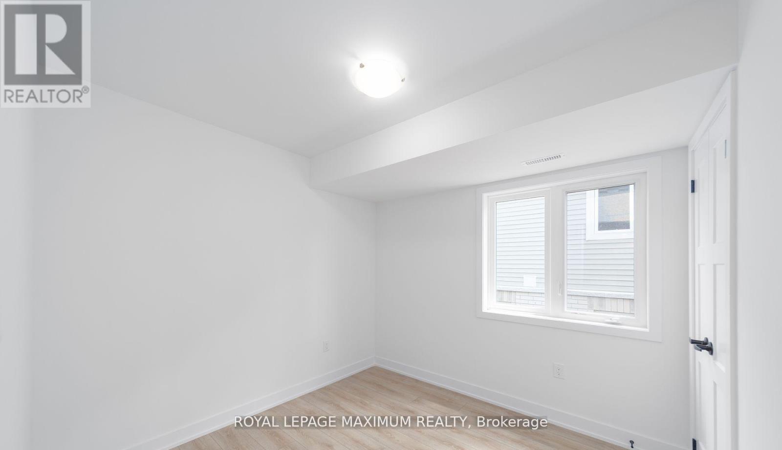 












4 - 32 WAGON LANE

,
Barrie,




Ontario
L9J0C2

