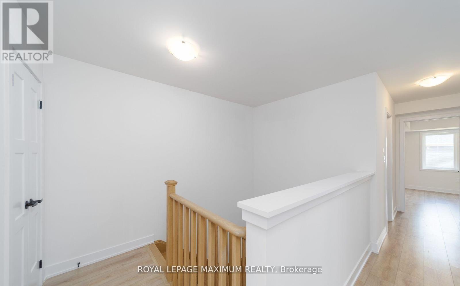 












4 - 32 WAGON LANE

,
Barrie,




Ontario
L9J0C2

