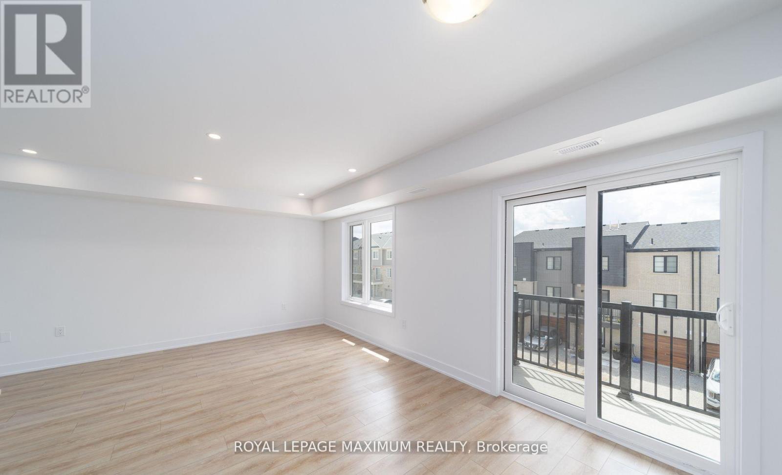 












4 - 32 WAGON LANE

,
Barrie,




Ontario
L9J0C2

