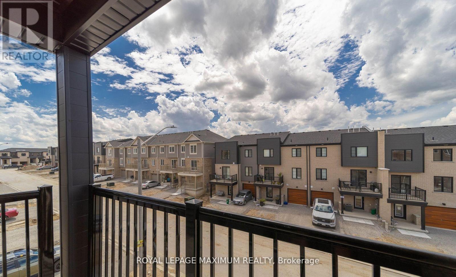 












4 - 32 WAGON LANE

,
Barrie,




Ontario
L9J0C2

