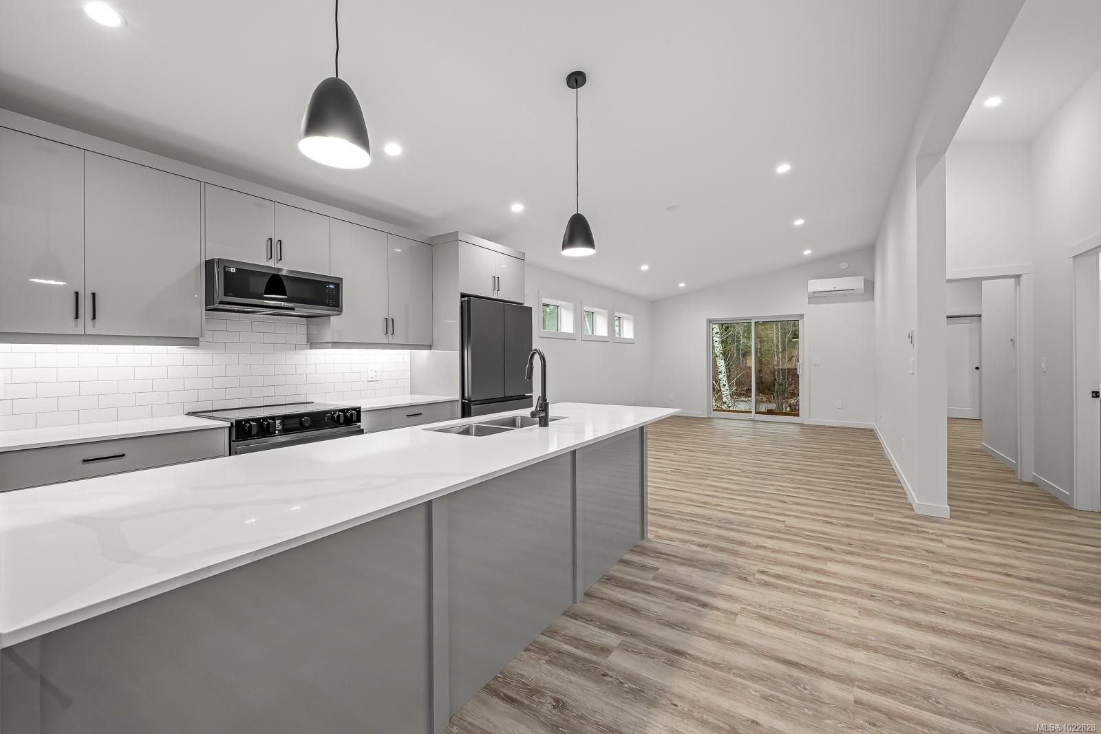 









3025


Royston

Rd, 41,
Cumberland,




BC
V0R 1S0

