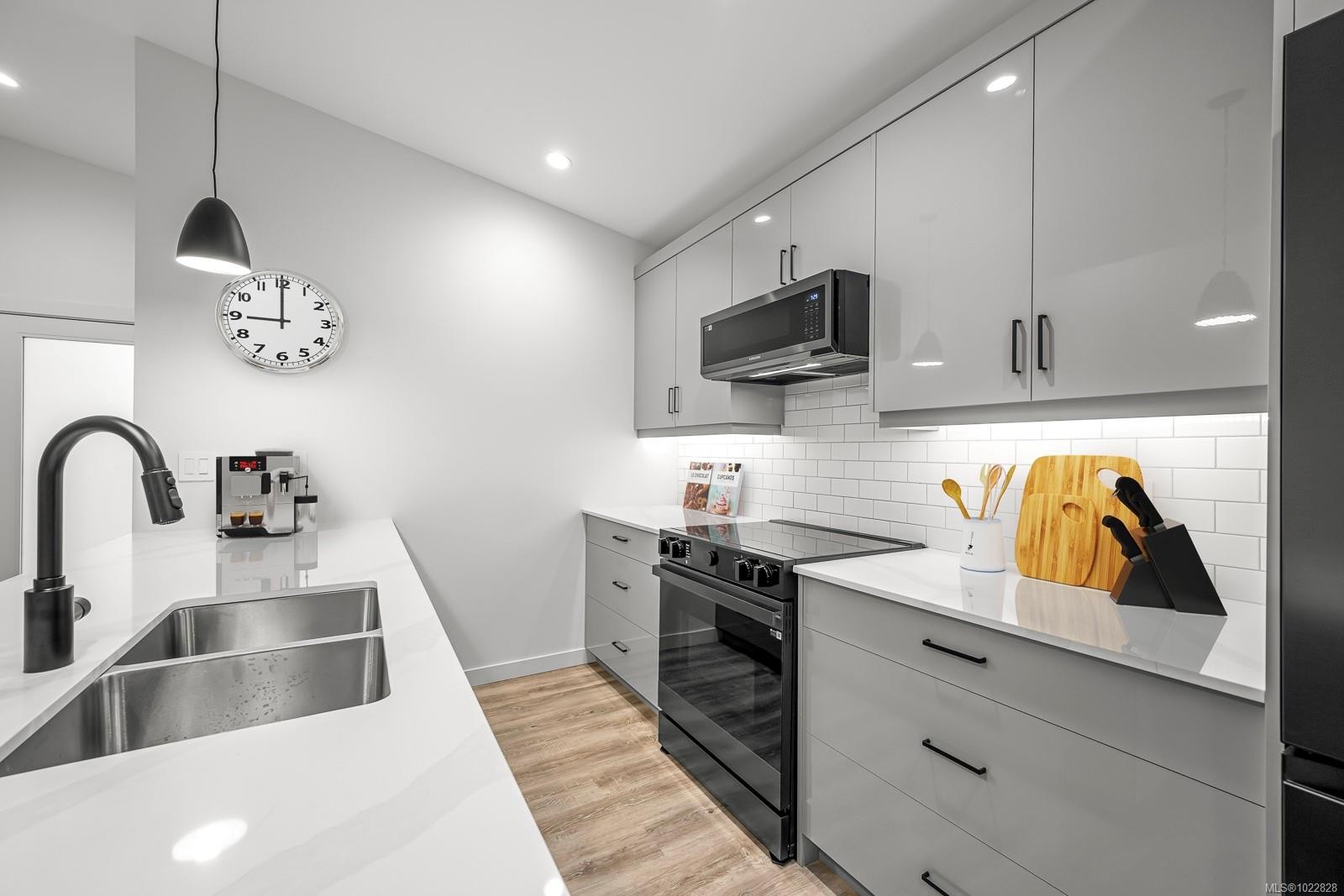 









3025


Royston

Rd, 41,
Cumberland,




BC
V0R 1S0

