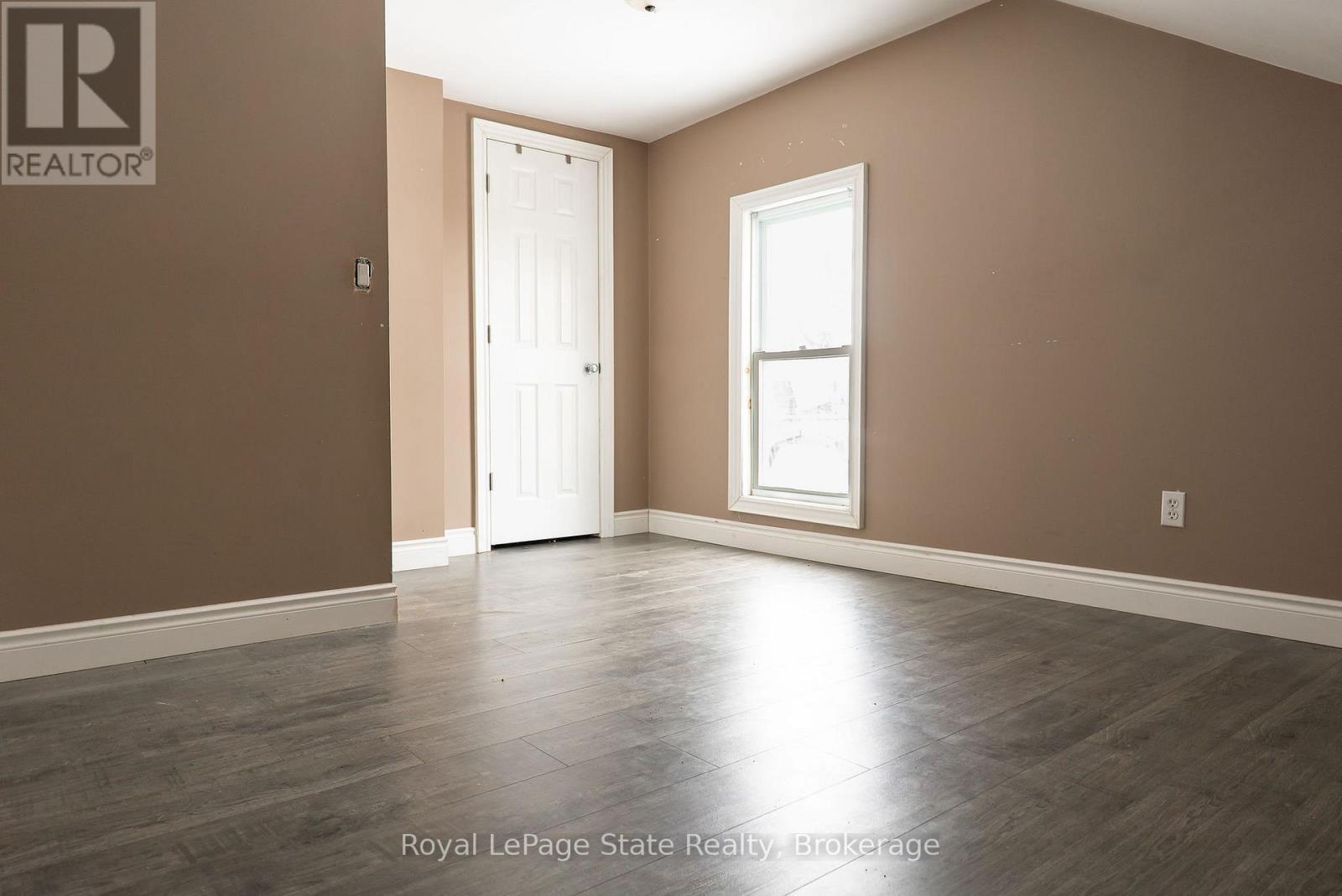 












16 FRANKLIN STREET

,
Welland (Broadway),




Ontario
L3C1R7

